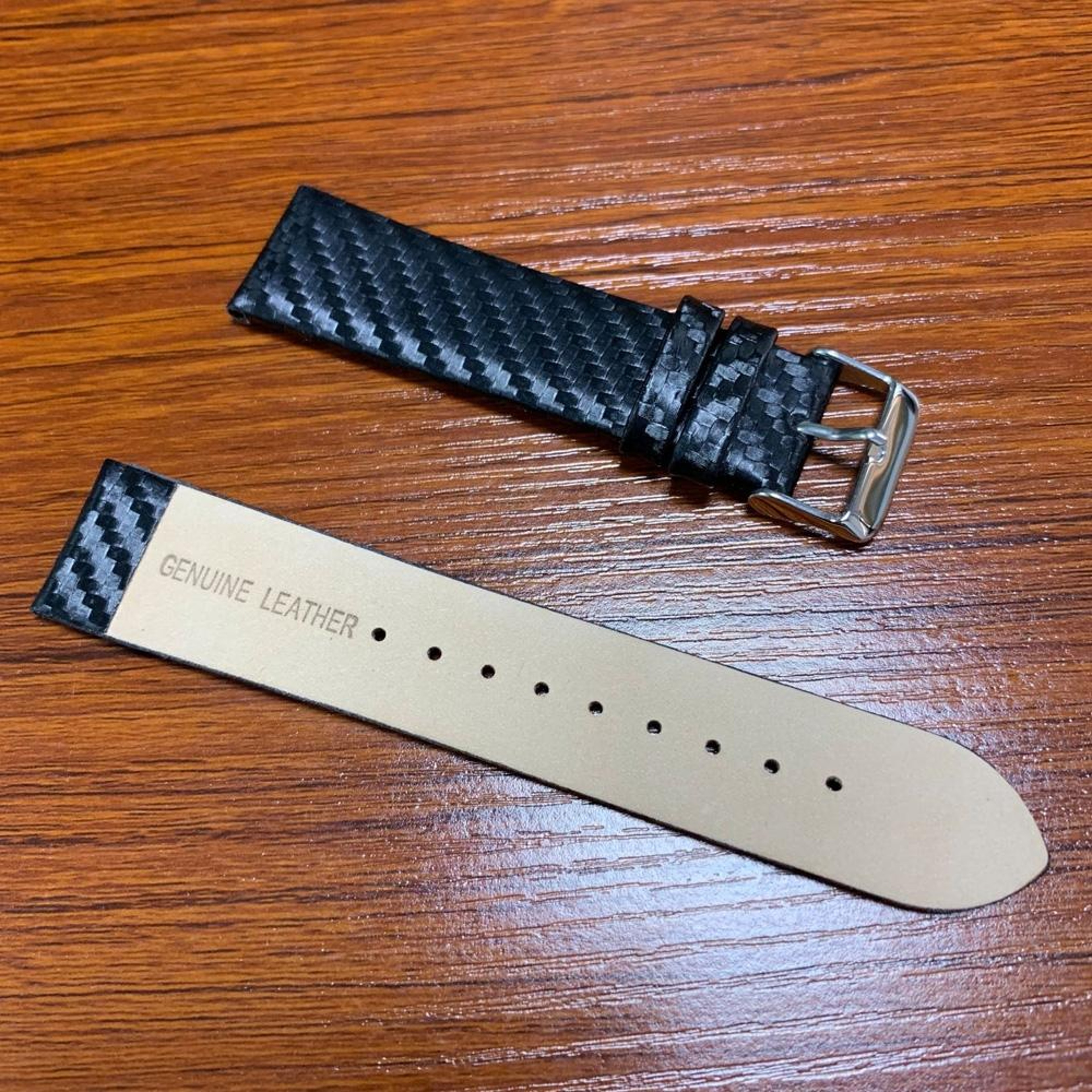 Apple Watch Genuine Leather Carbon Fiber Strap Premium Replacement Band – view 3