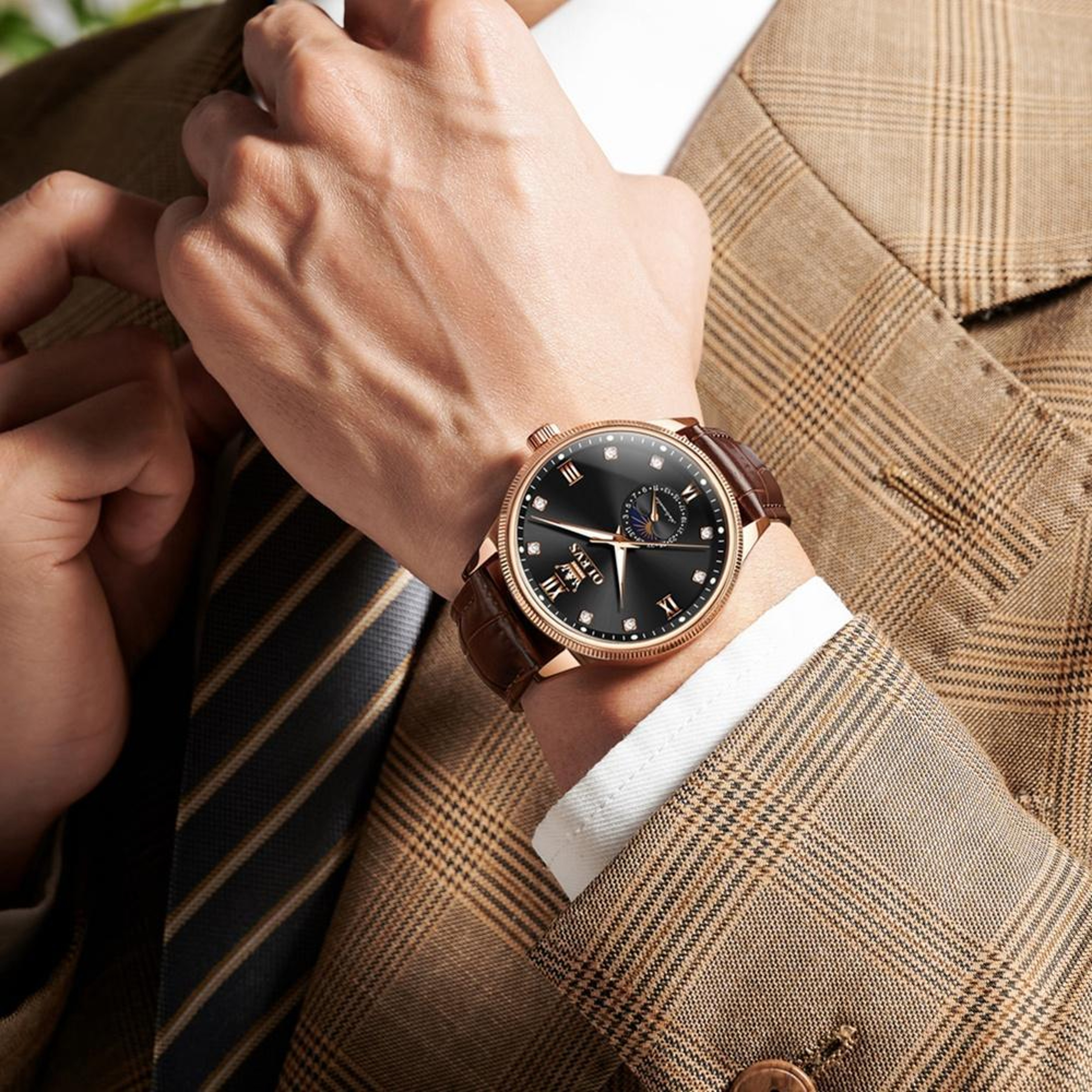OLEVS 7039 Automatic Mechanical Watch For Men Moon Phase Leather Watch Luminous Waterproof Wristwat 1