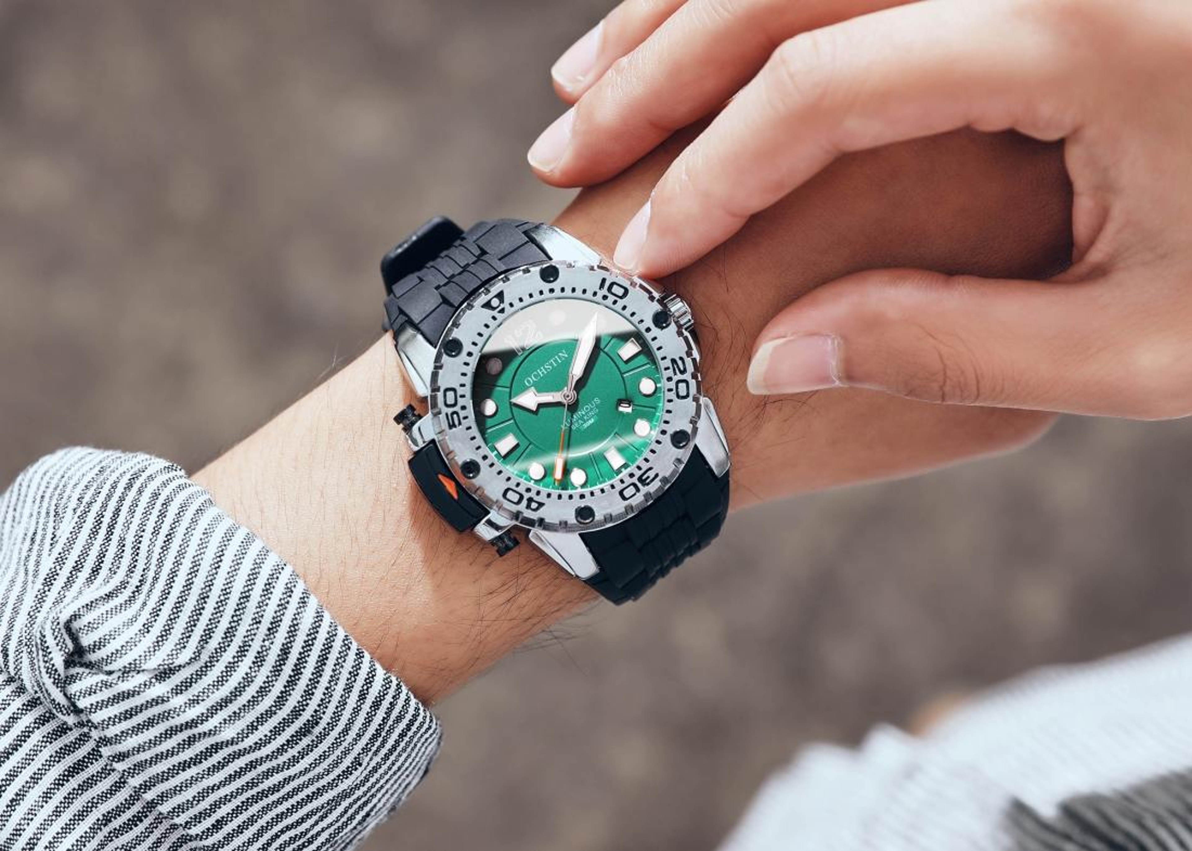 OCHSTIN 6124 Mens Sports Watch Waterproof Quartz Watch With Night Light Silicone Strap 4
