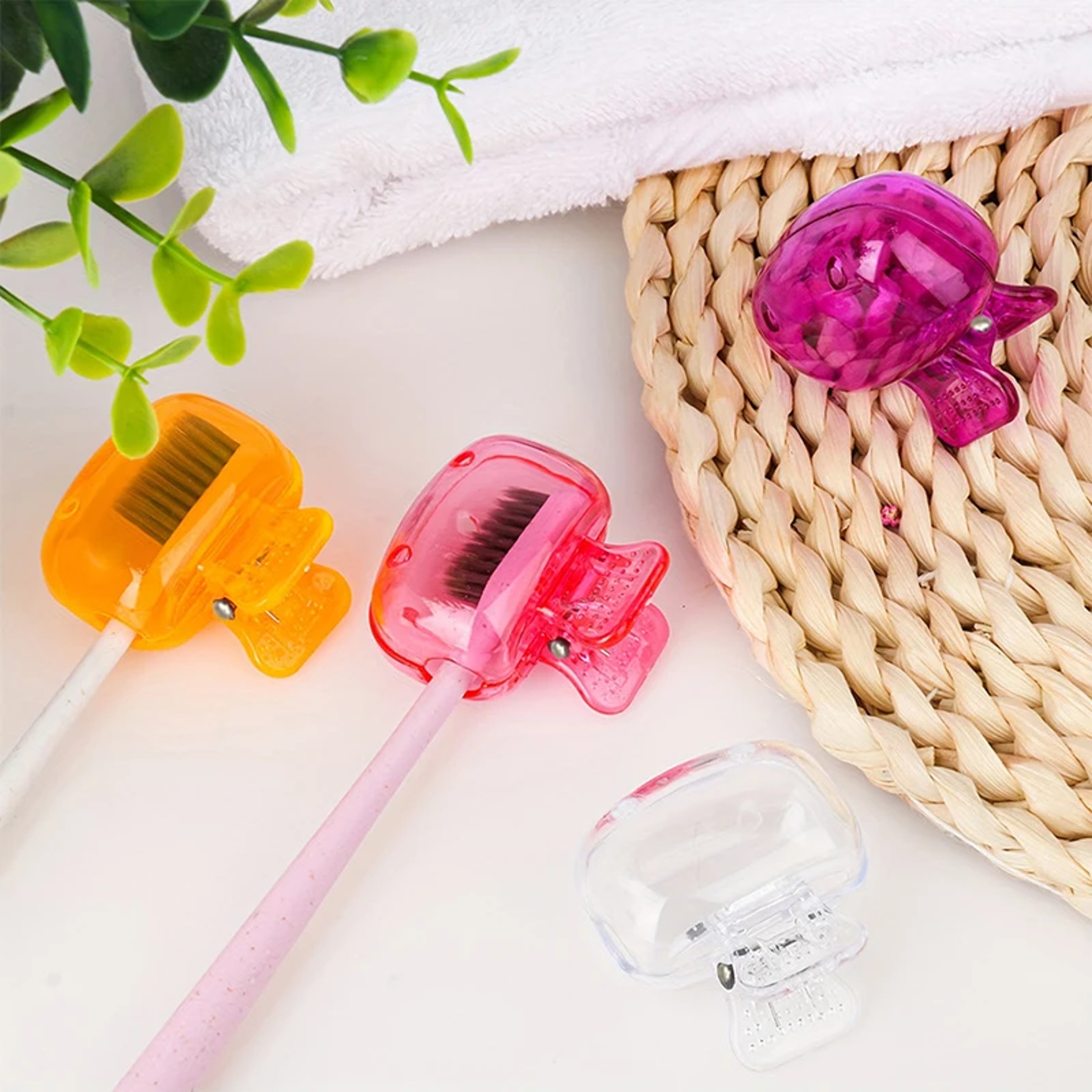 Protective Toothbrush Pod Case Travel Toothbrush Head Covers Portable Plastic Clip For Travel 2