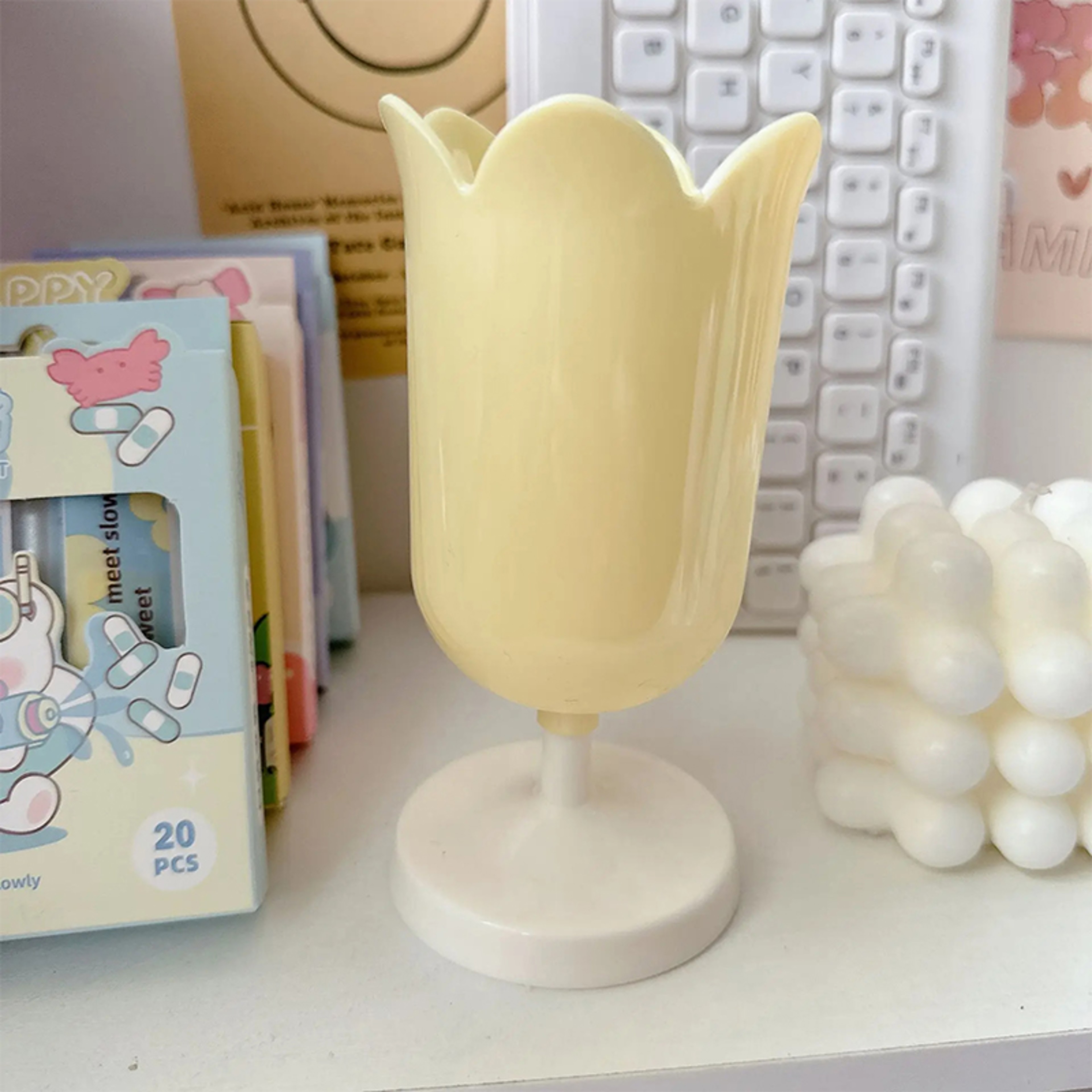 Plastic Storage Organizer, Tulips Storage Bucket Pen Holder, Desktop Storage Tank, Makeup Brush Holder for Students – view 7