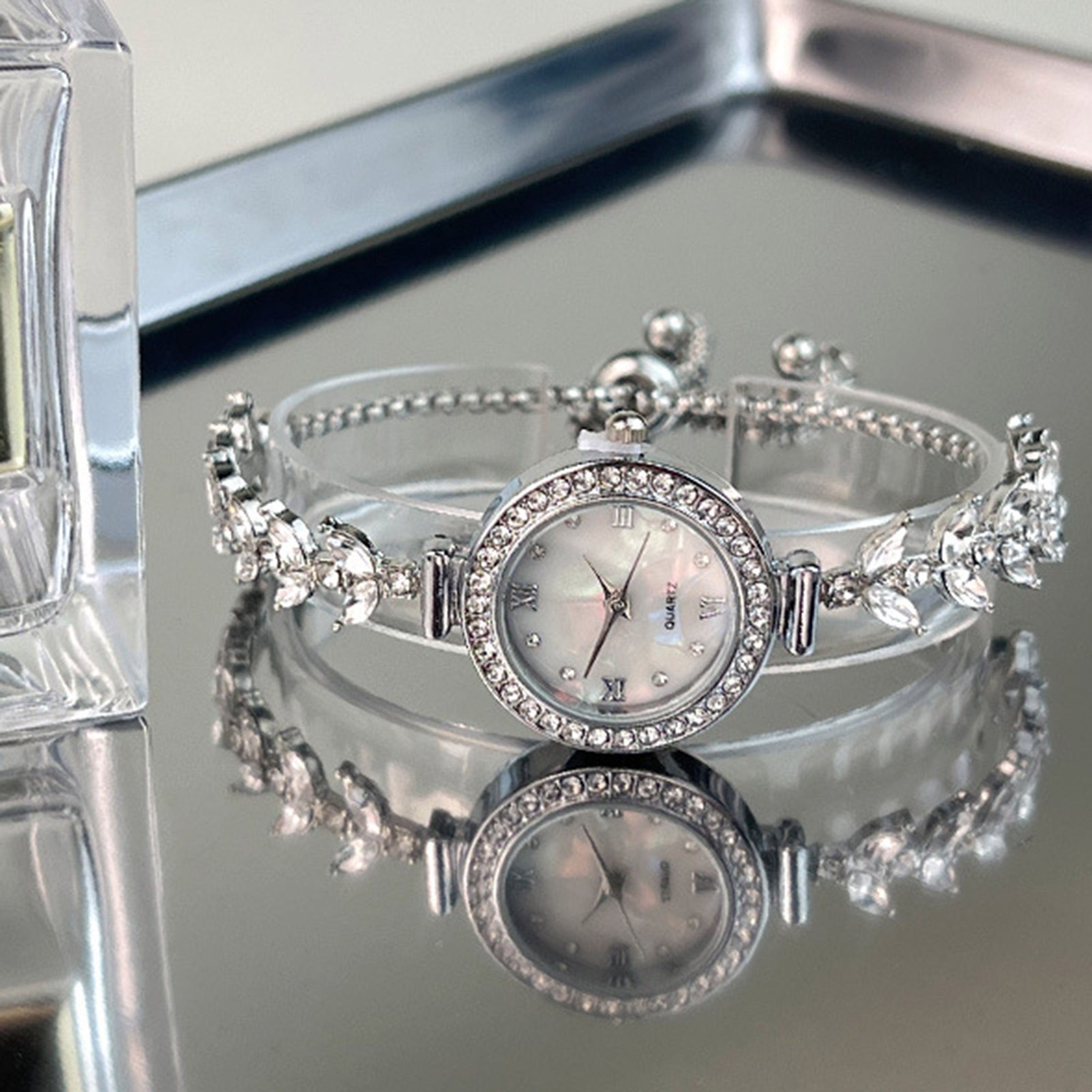 Quartz Crystal Women Diamond Wristwatches, Free Adjustment Bracelet, Wedding Banquet Watches – view 1