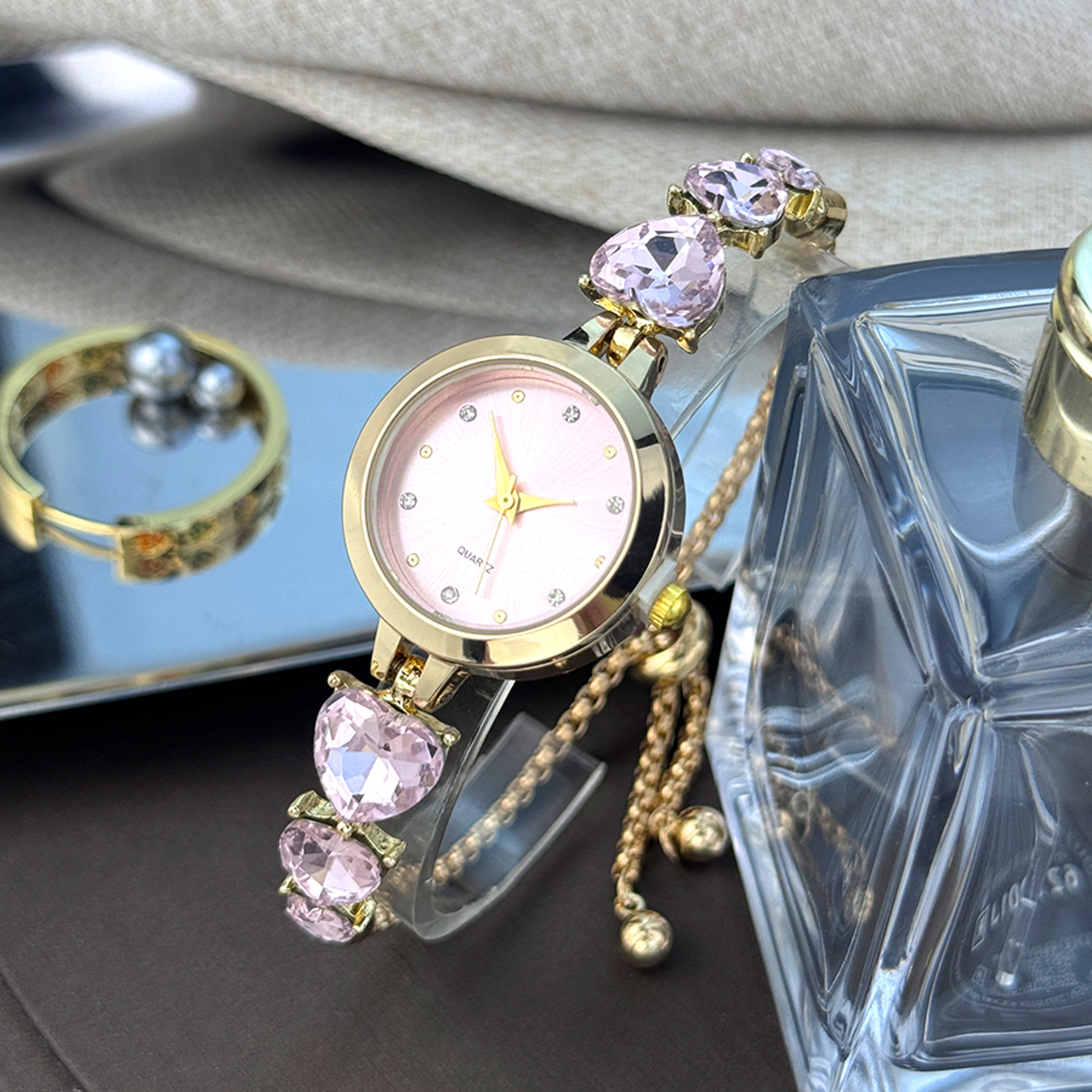 Mixed Scale Simple Light Luxury Ladies Quartz Watch Three HeartShaped DiamondEncrusted Bracelet Rou 1
