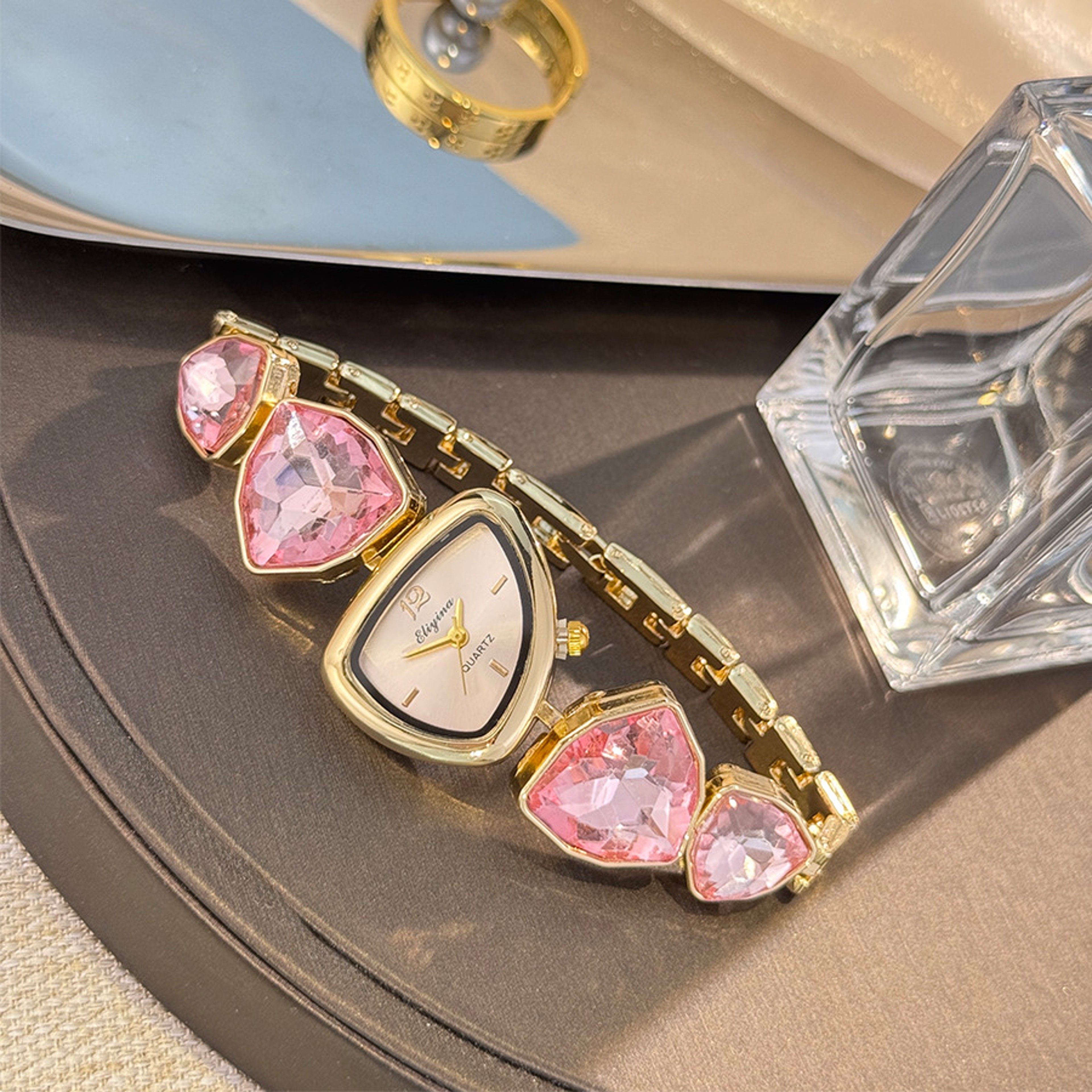 Big Diamond Watch Light Luxury Niche Watch New Color Scheme Irregular Design Stylish Women Fashion  5