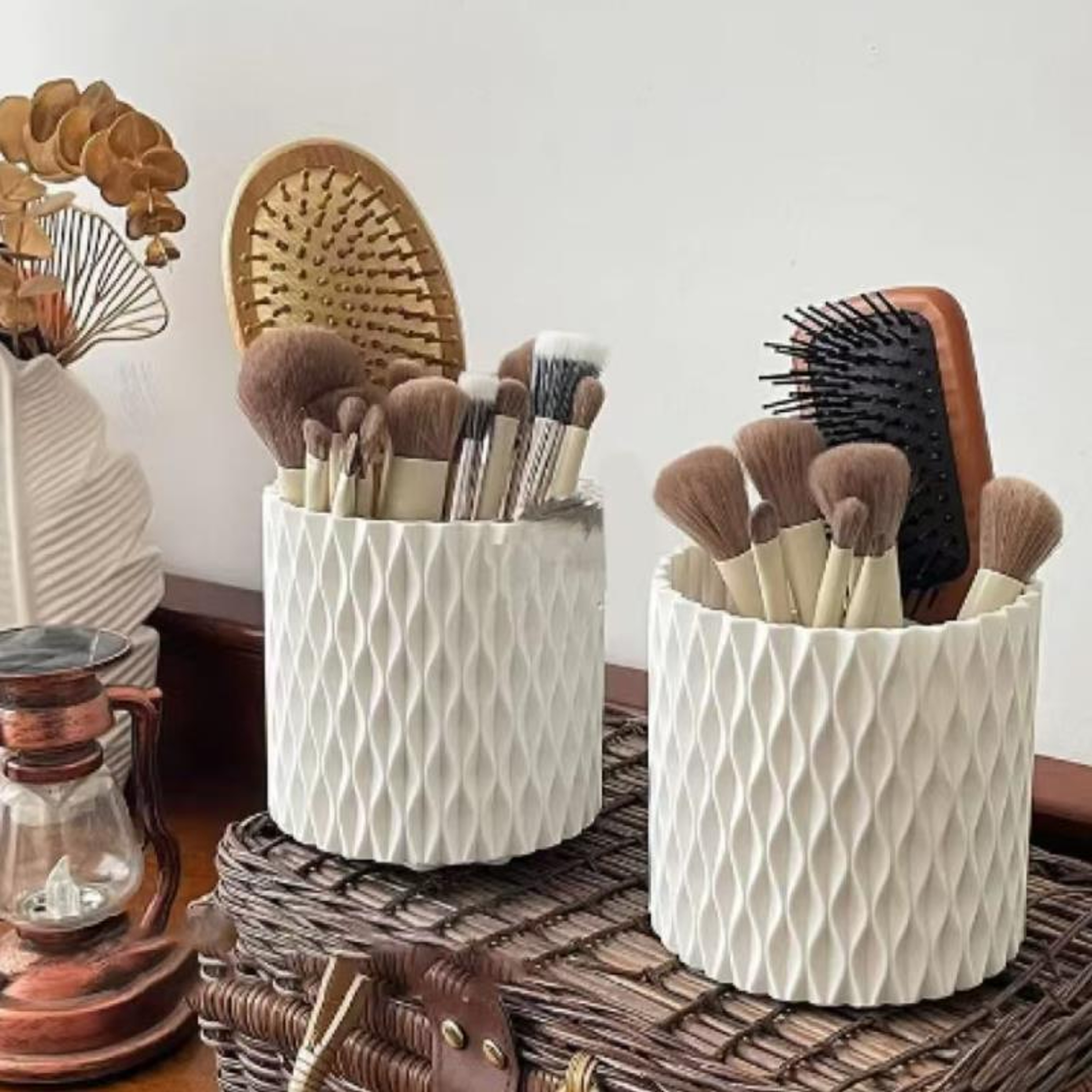 Portable Brush Storage Lipstick Eyebrow Pencil Holder Large Capacity Makeup Brush Bucket 0