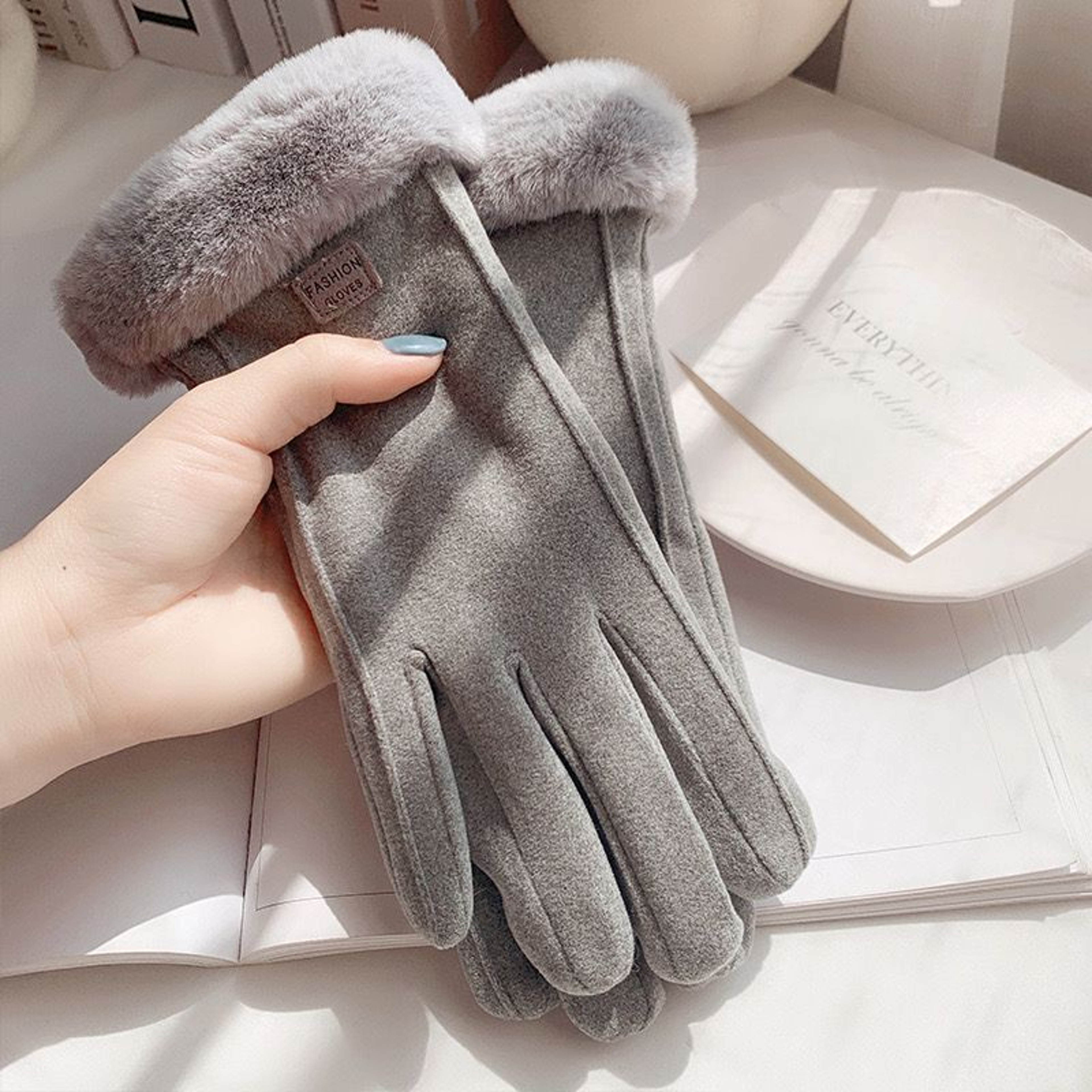 Plush Lining Touchscreen Gloves Comfortable Beige Thick And Warm Winter Protection For Outdoor Leis 8
