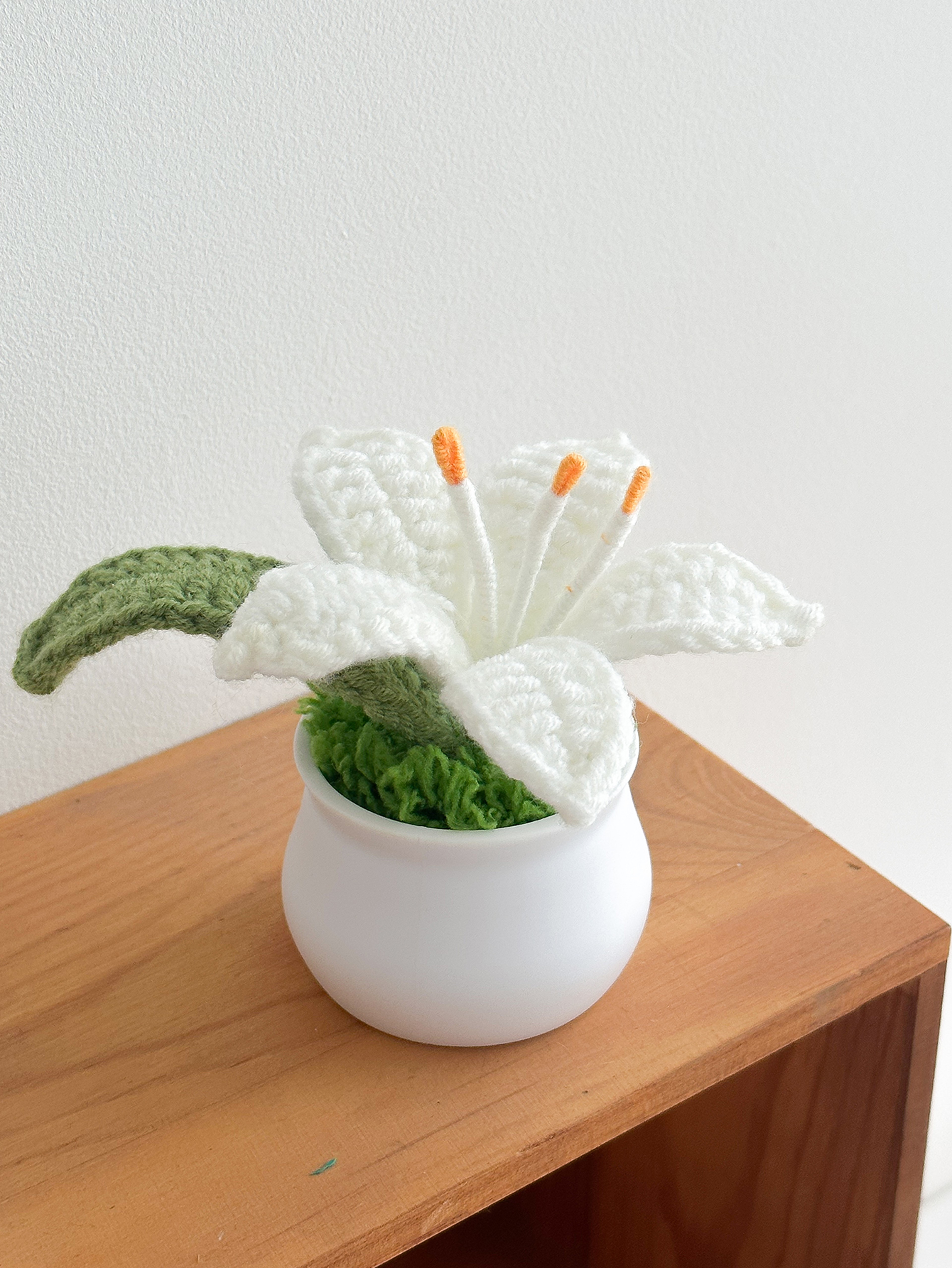 Delicate Crochet Woven Flowers Pot HandKnitted Lily Potted Gift For Mother Day 7