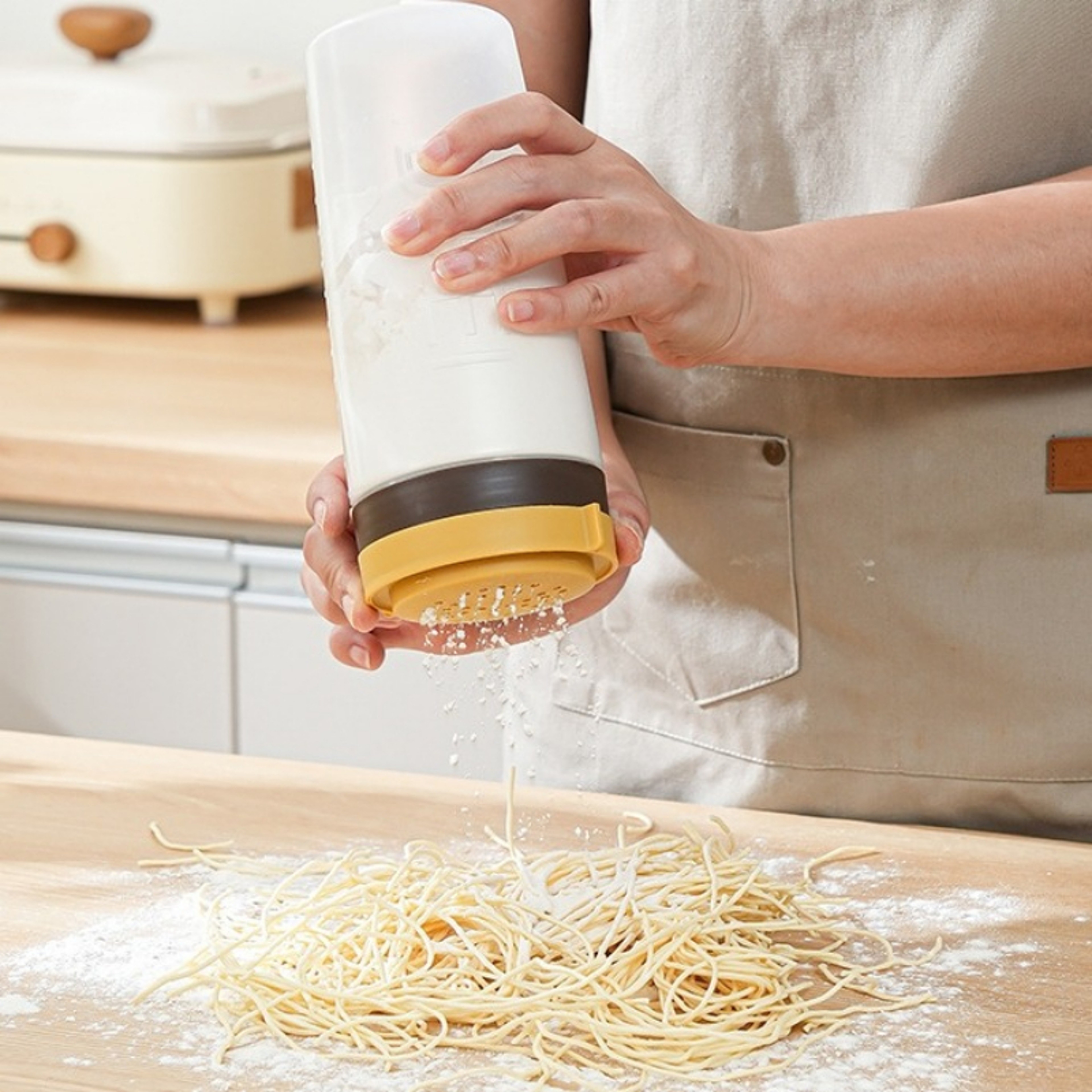 Home Creative Baking Powder Dispenser, Rotating Powder Dispenser, Large Capacity Seasoning Bottle, Barbecue Powder – view 2