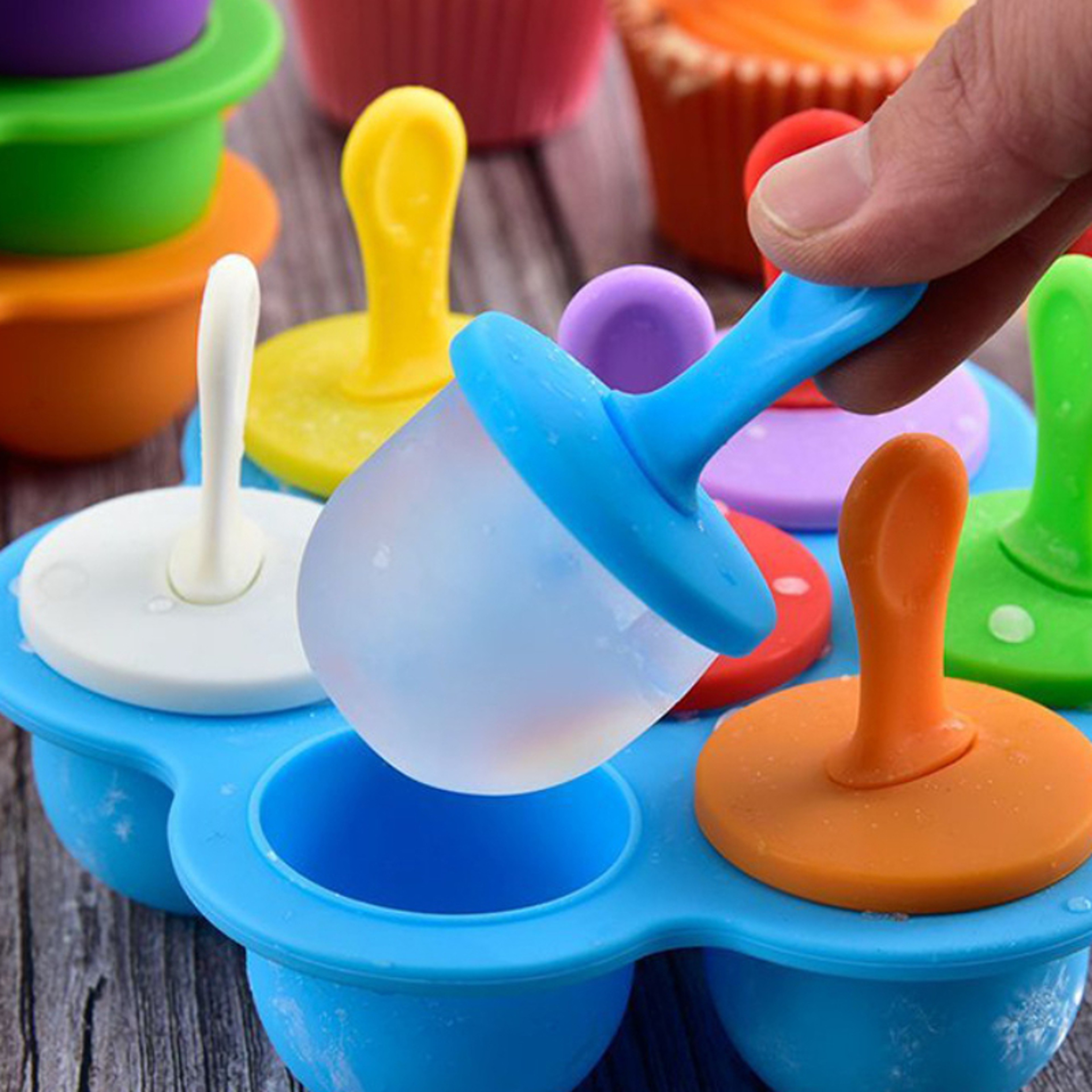 Food Grade 7-Hole Creative Spherical Popsicle Mold with Handle, Cute Ice Cream Ice Cube Mold for Children, DIY Home Use – view 1