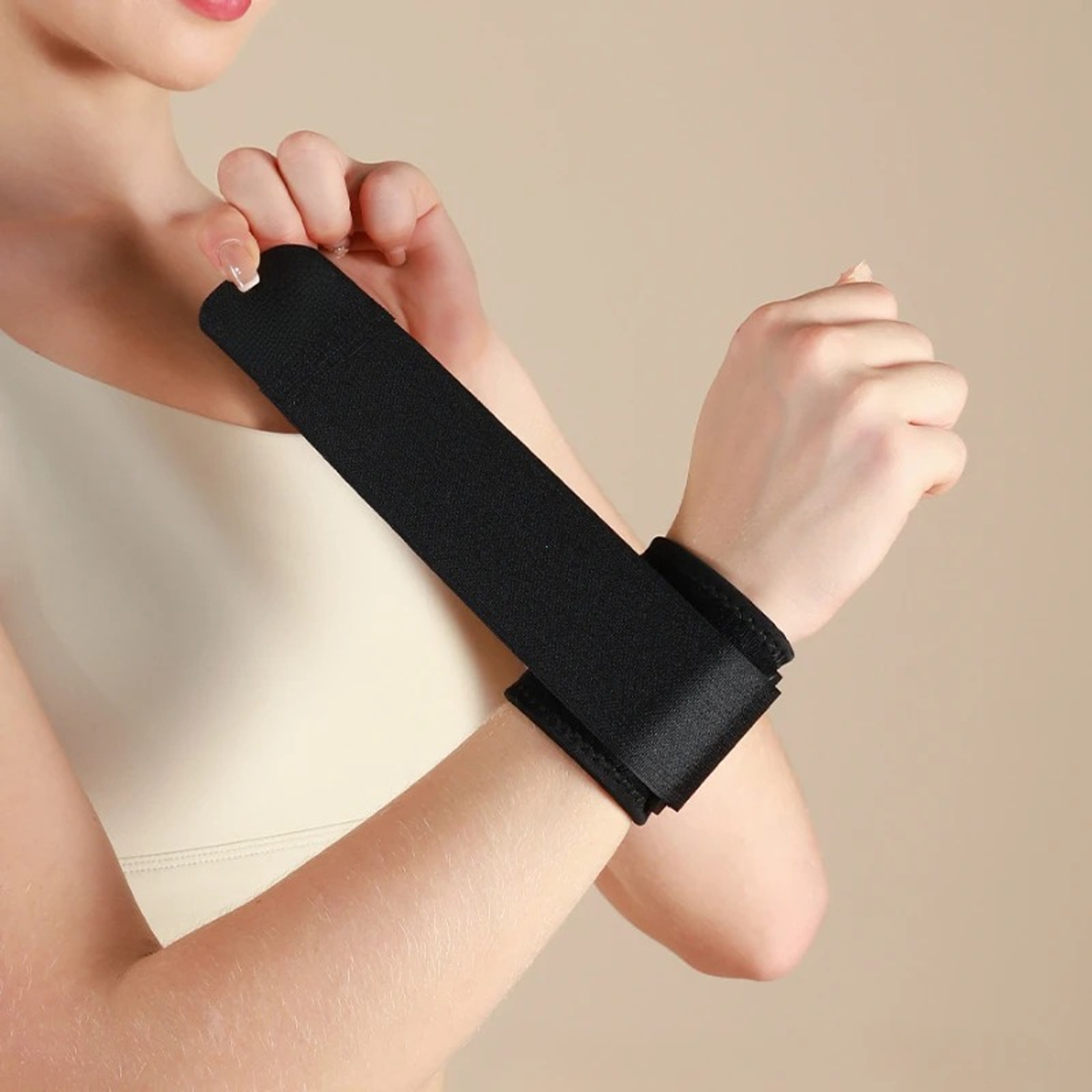 Adjustable Wrist Wrap for Badminton and Gym Training, Lightweight for Men and Women – view 1