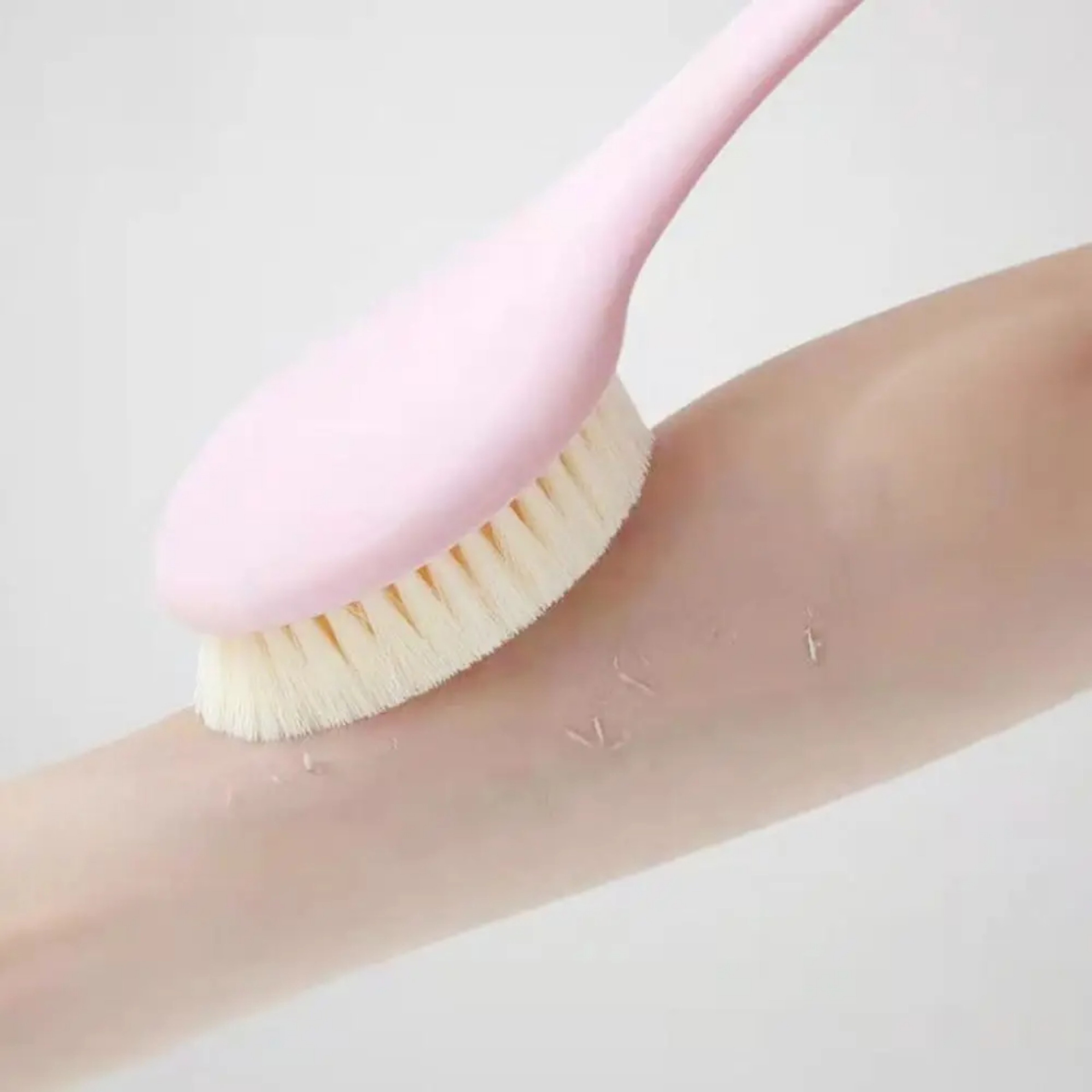 SoftBristled LongHandled Bath Brush For Effective Back Scrubbing And Mud Removal 2