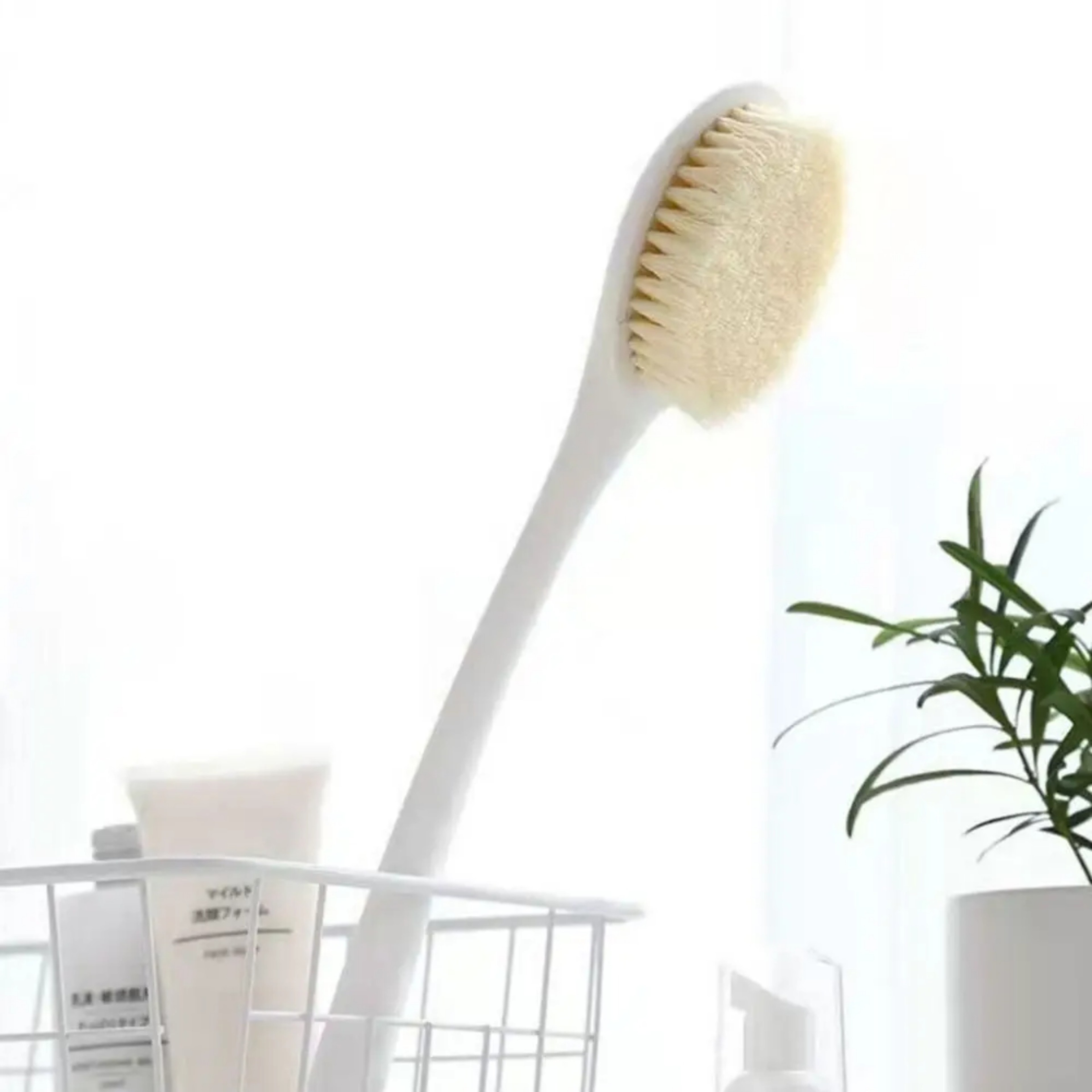 SoftBristled LongHandled Bath Brush For Effective Back Scrubbing And Mud Removal 3