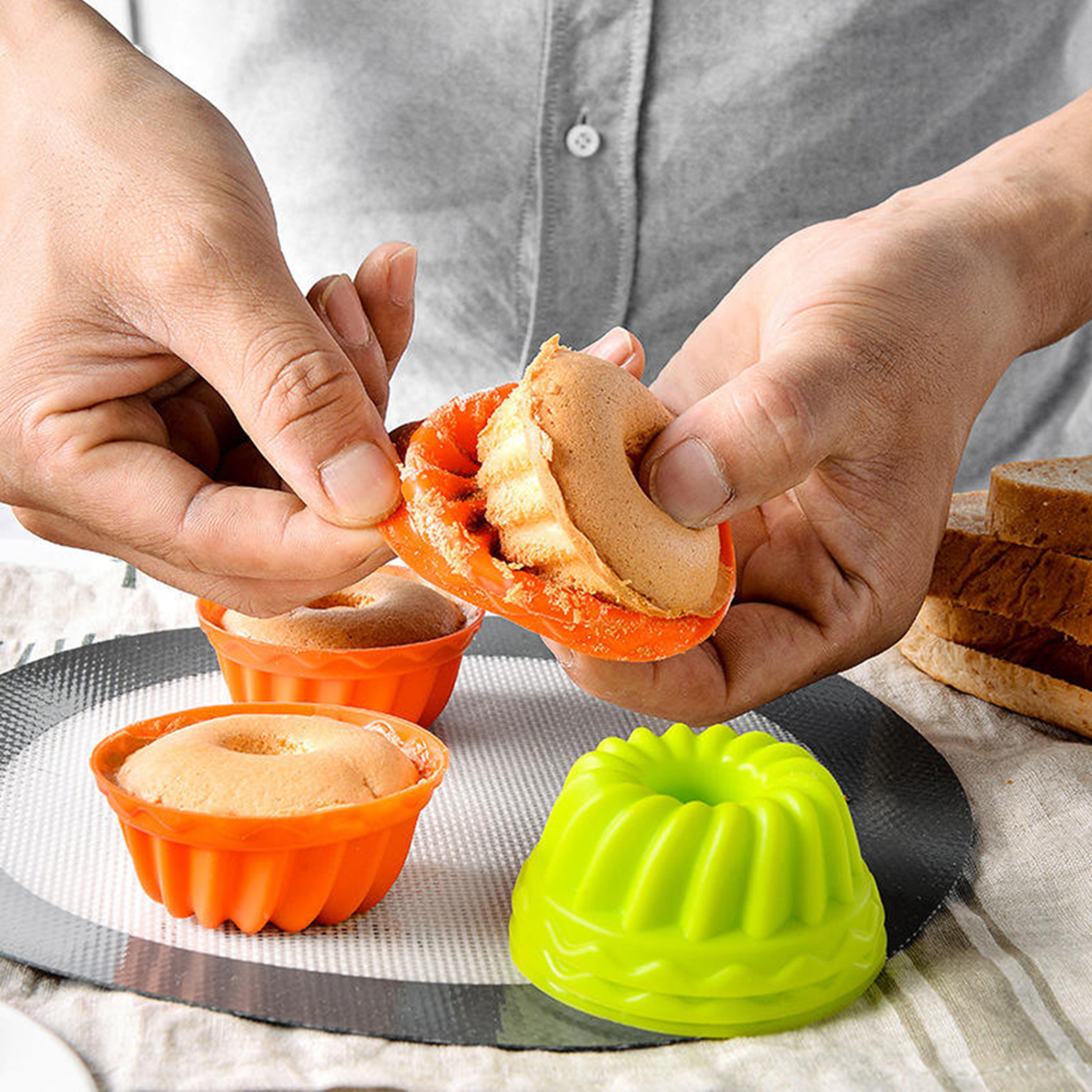 Multicolor Silicone Muffin Cups for Baking, Round Cake Mold Set – view 4
