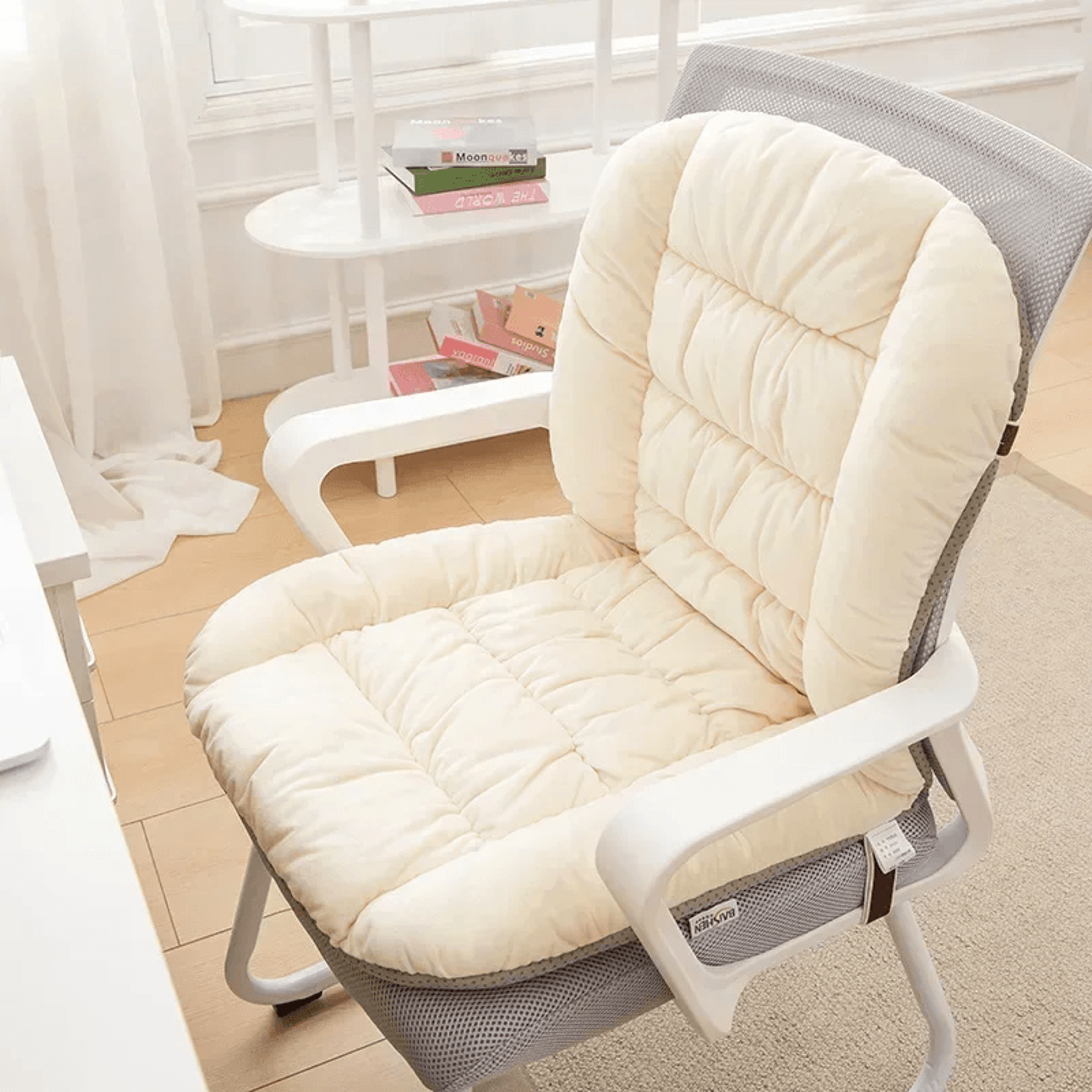 Back pain relief cushion for office workers