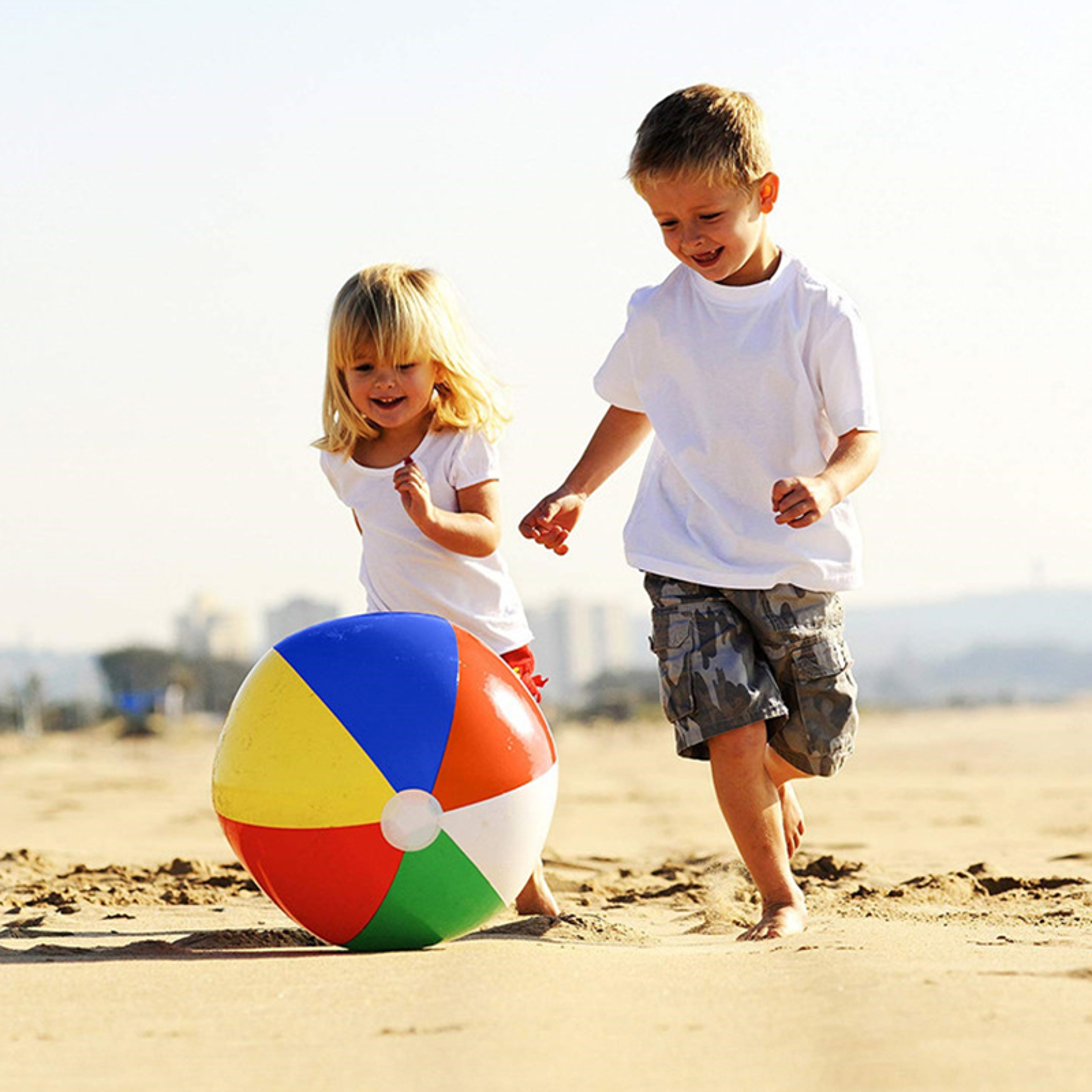 Colorful Inflatable Beach Ball for Kids Pool Party and Summer Water Play – view 3