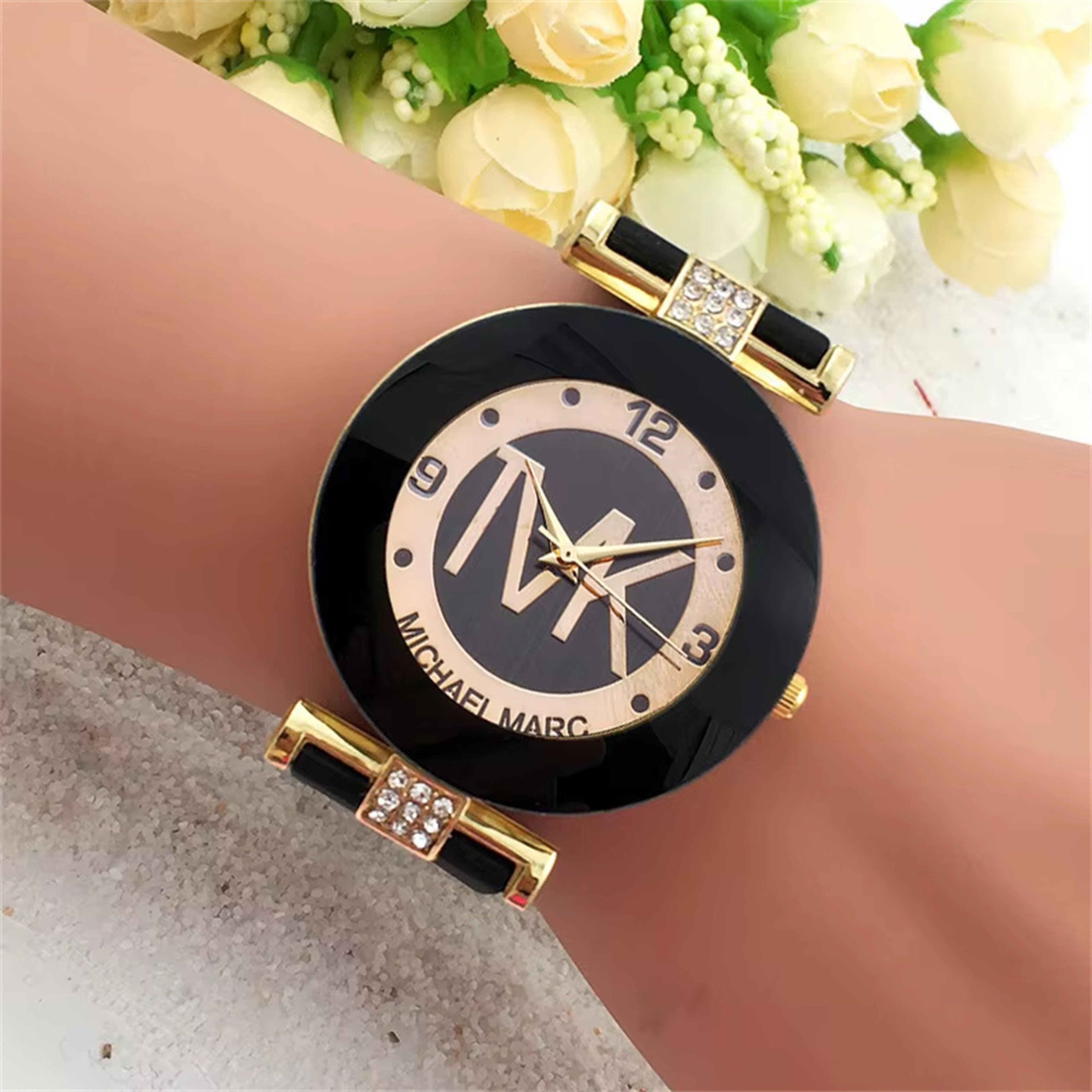 Womens Rhinestone Quartz Watch With Silicone Strap 0