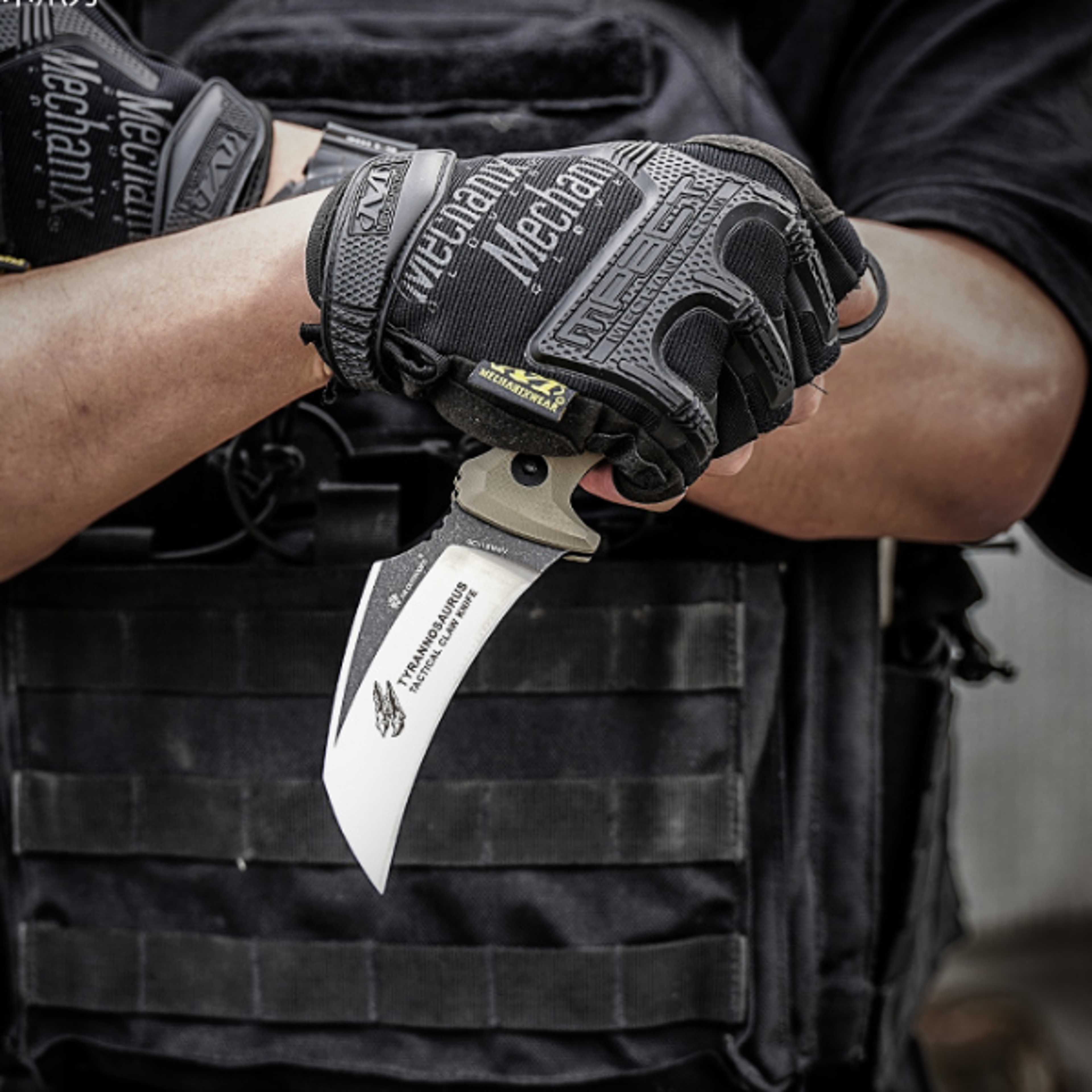 HX OUTDOORS Tactical KnifeStrike Survival Knife Camping Rescue Knives Pocket Self Defense Offensi