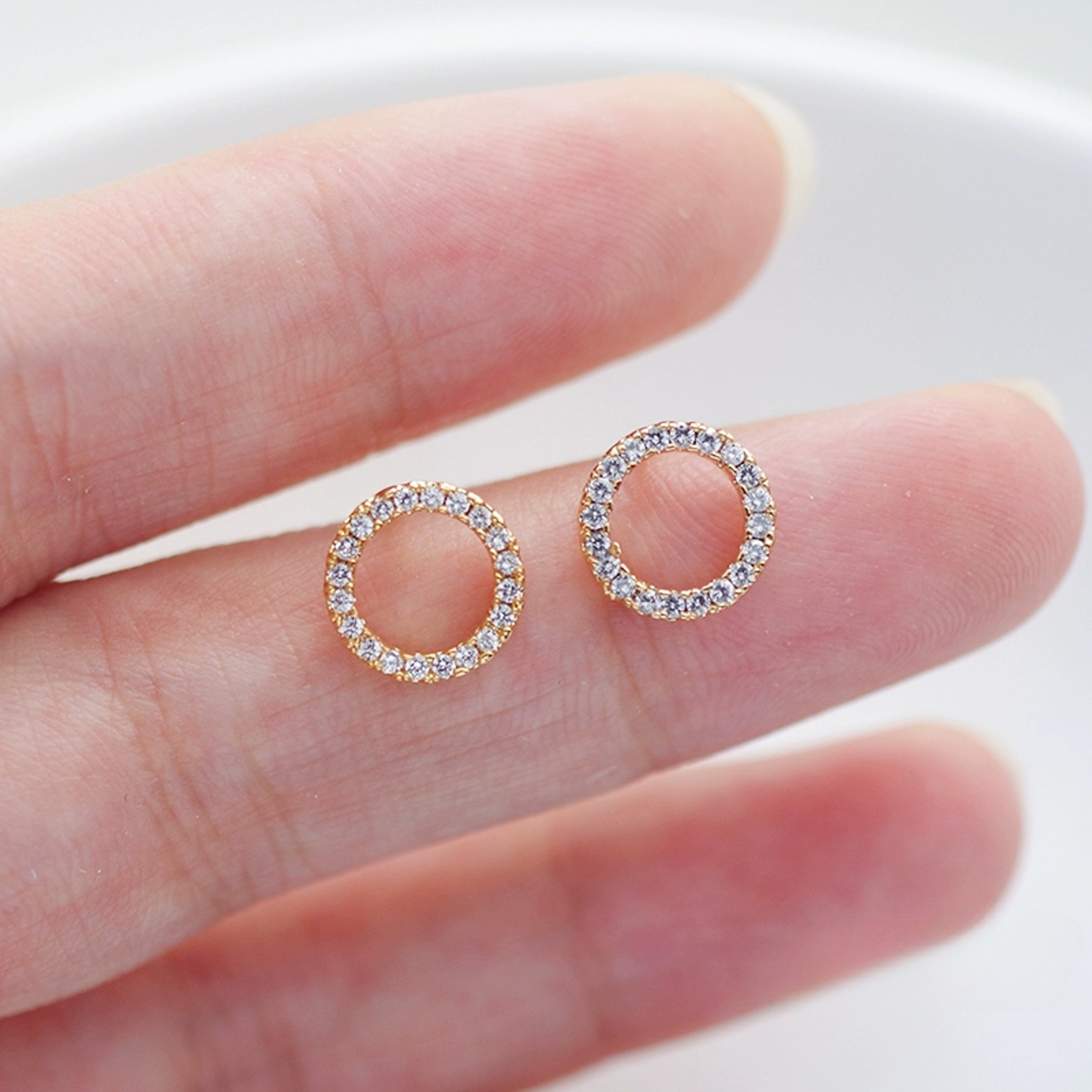 Crystal Halo Stud Earrings For Women Minimalist Gold Circle Earrings For Everyday Elegance 0