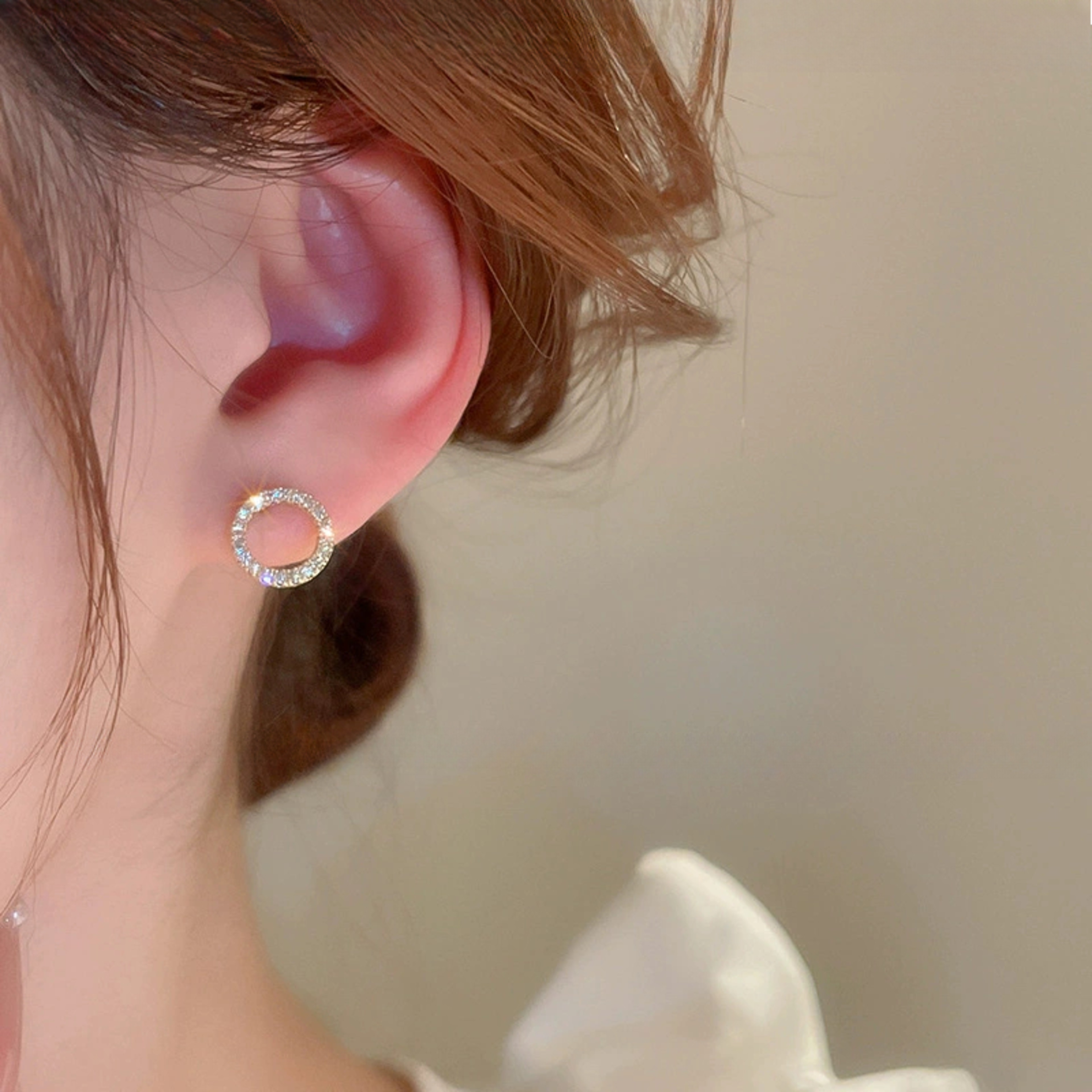 Crystal Halo Stud Earrings For Women Minimalist Gold Circle Earrings For Everyday Elegance 1