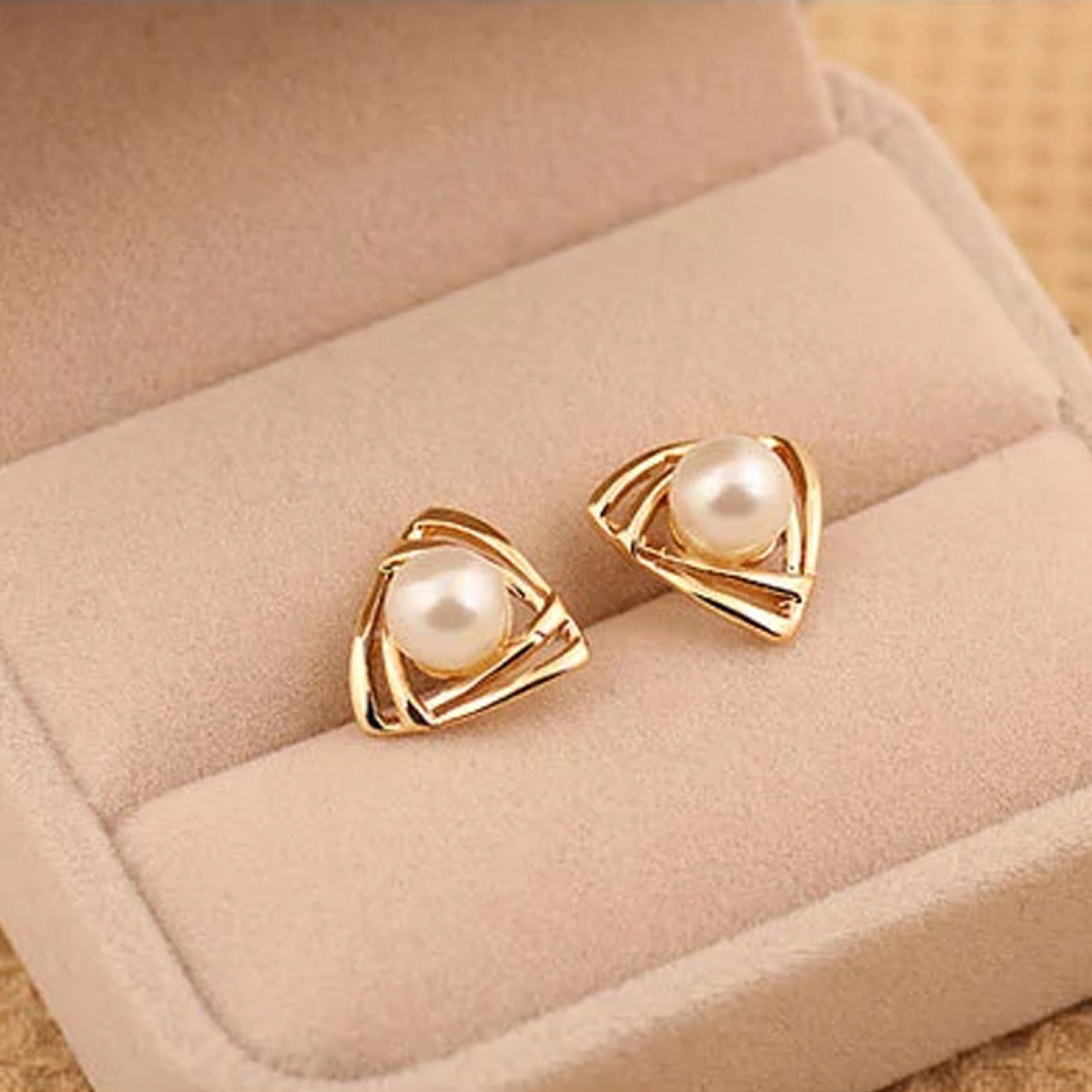 Elegant Pearl Stud Earrings For Women Classic Imitation Pearl Earrings With Smooth Finish 0