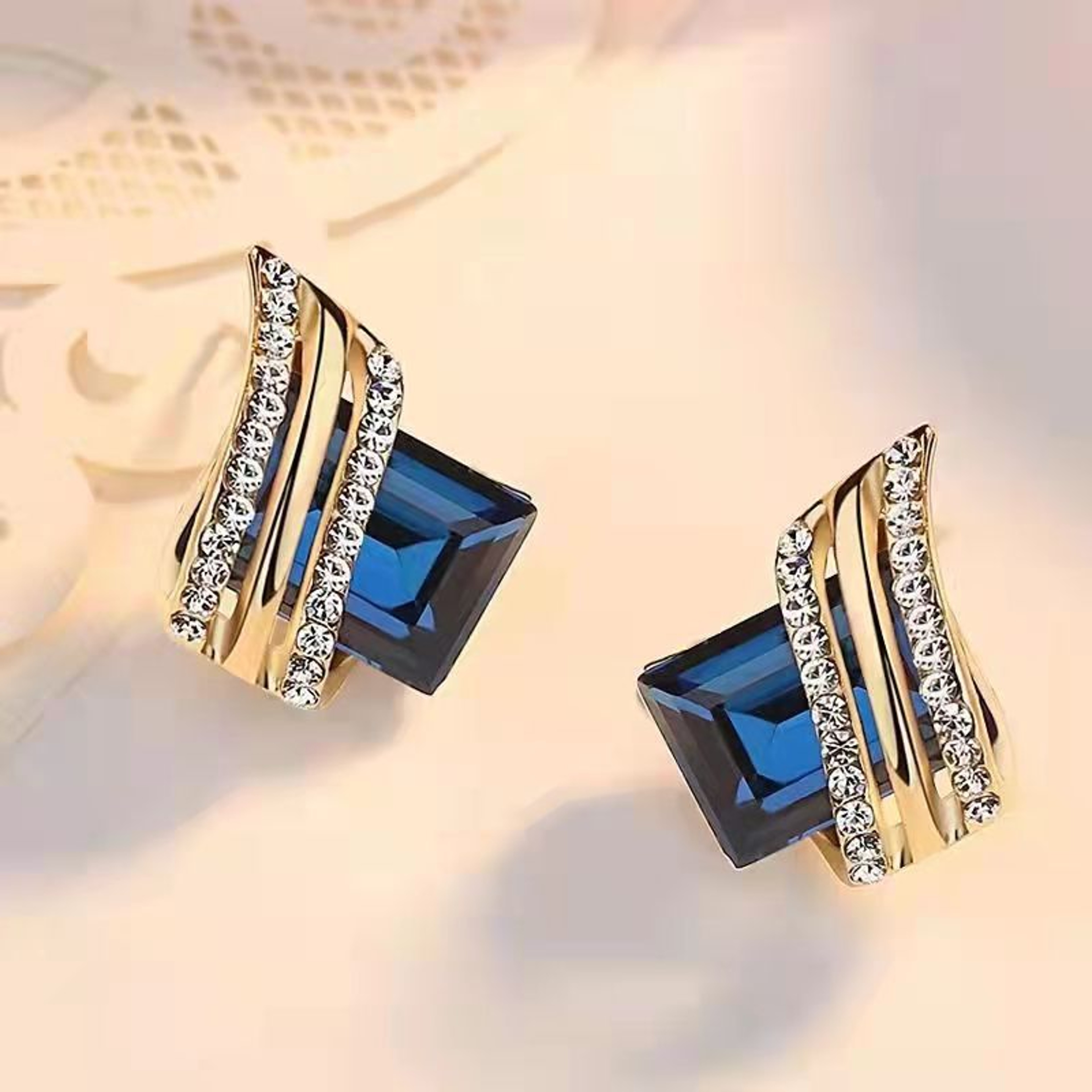 Elegant Rhinestone Wing Earrings Crystal Diamond Shape Statement Earrings for Women – view 4