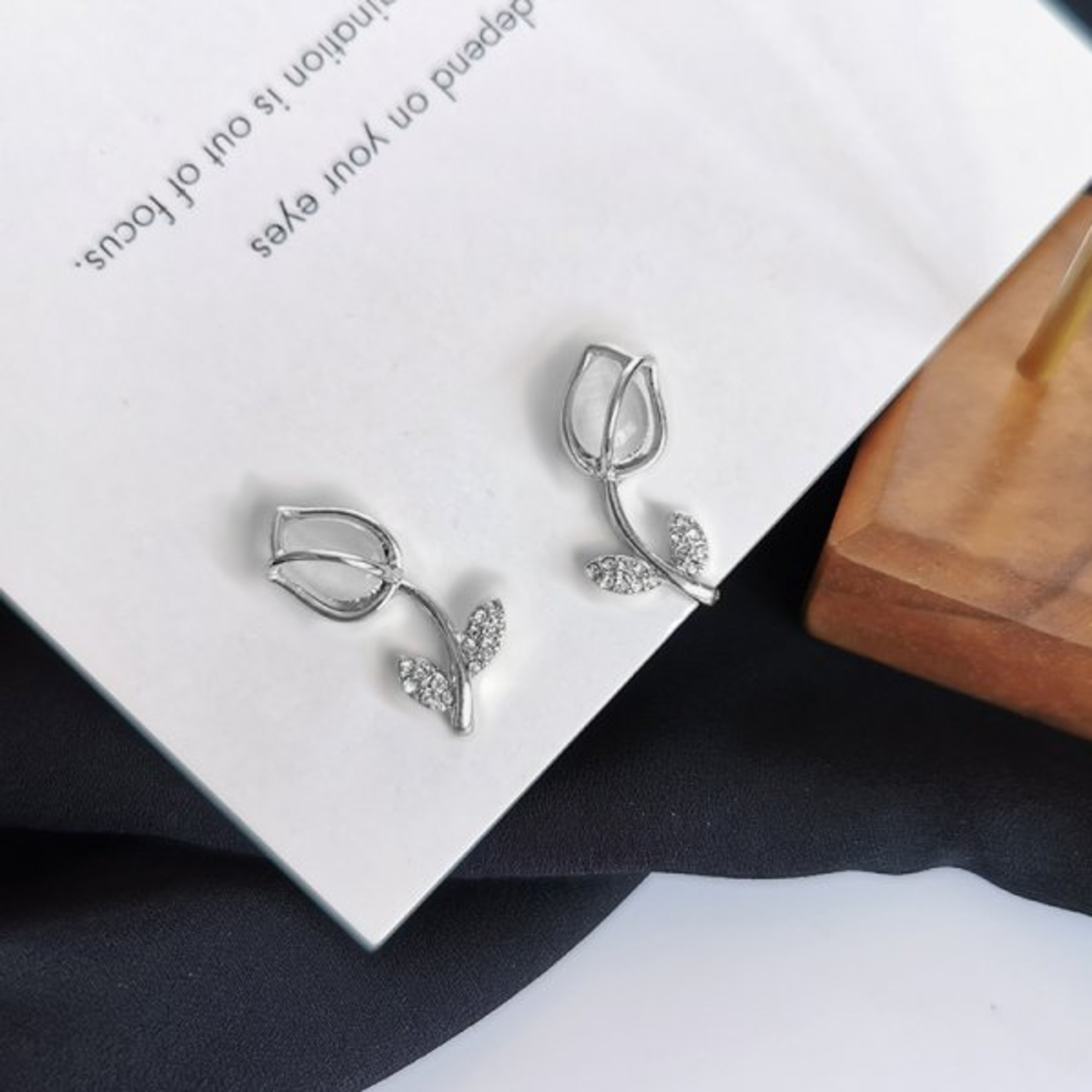 Elegant Floral Stud Earrings With Crystal Zircon Bee  Butterfly Design For Weddings And Everyday Gl 1