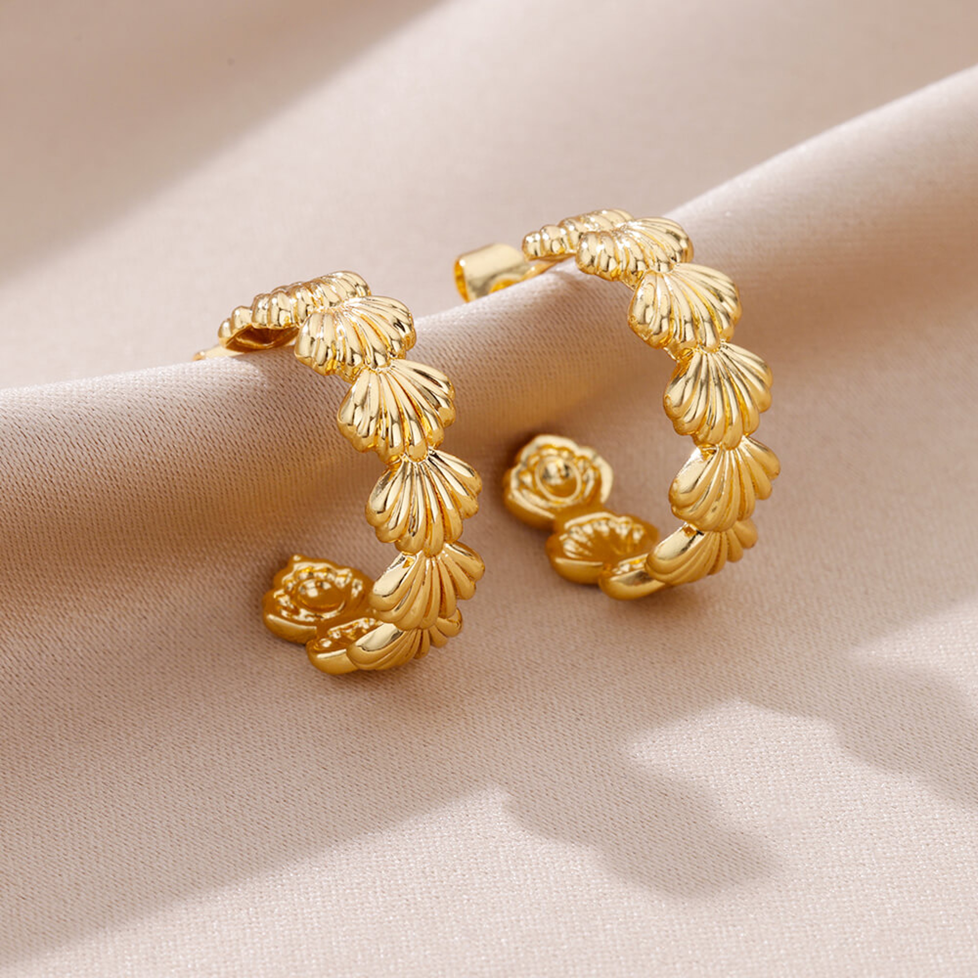 Elegant Earrings Gold Plated Stainless Steel Earrings with Shell C Shape Design – view 2