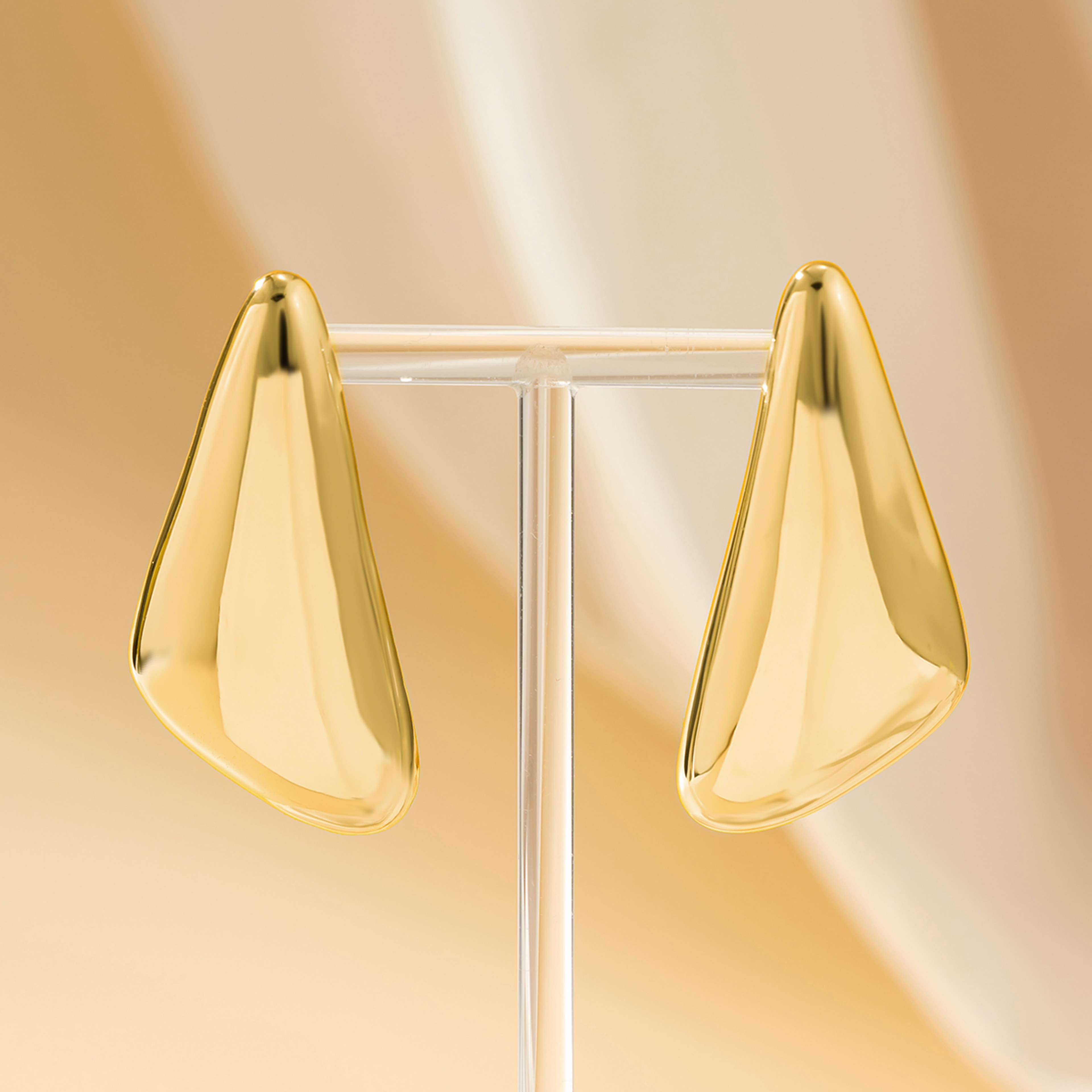 Minimalist Triangle Stud Earrings for Women Geometric Gold Stud Earrings for Everyday Wear – view 3