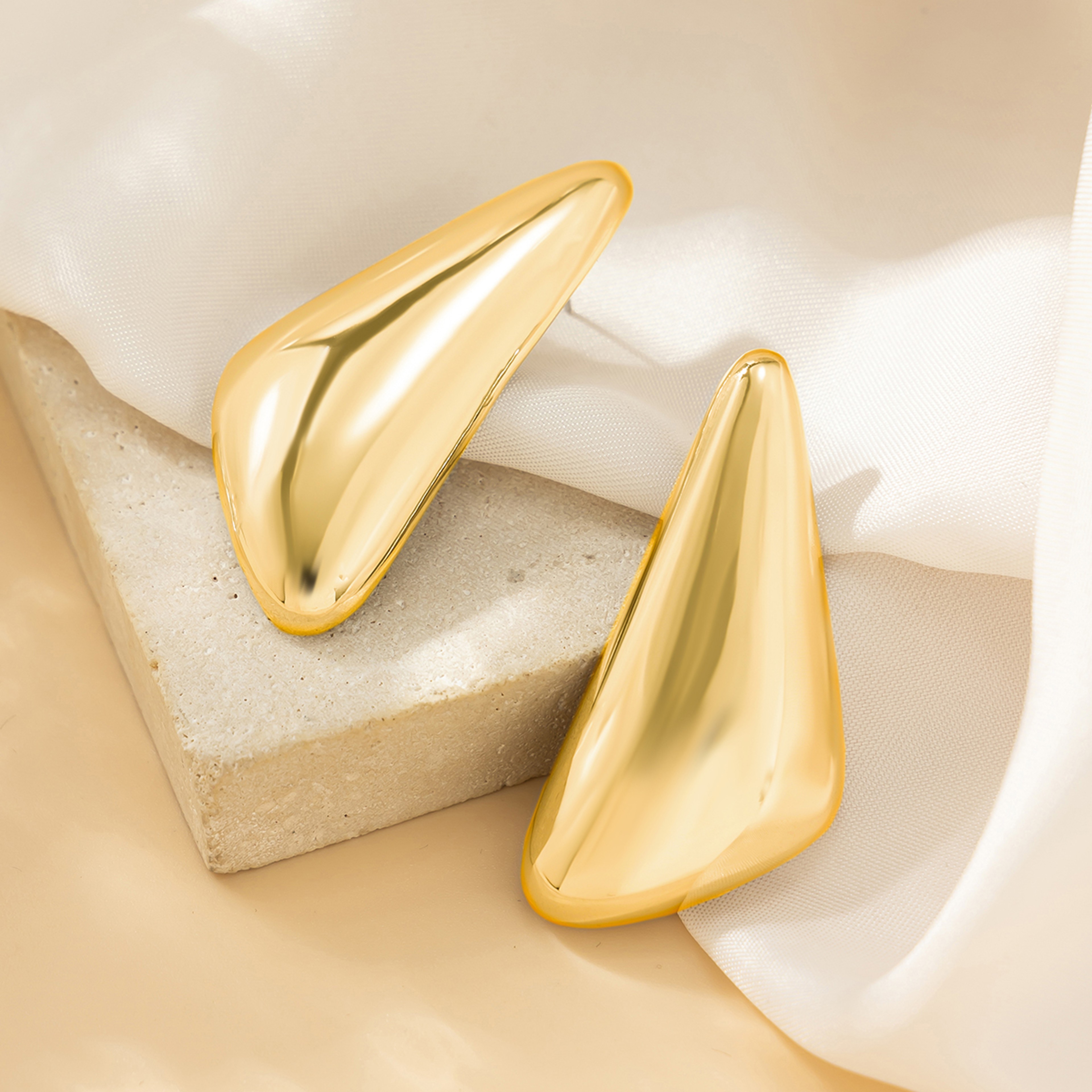 Minimalist Triangle Stud Earrings for Women Geometric Gold Stud Earrings for Everyday Wear – view 4