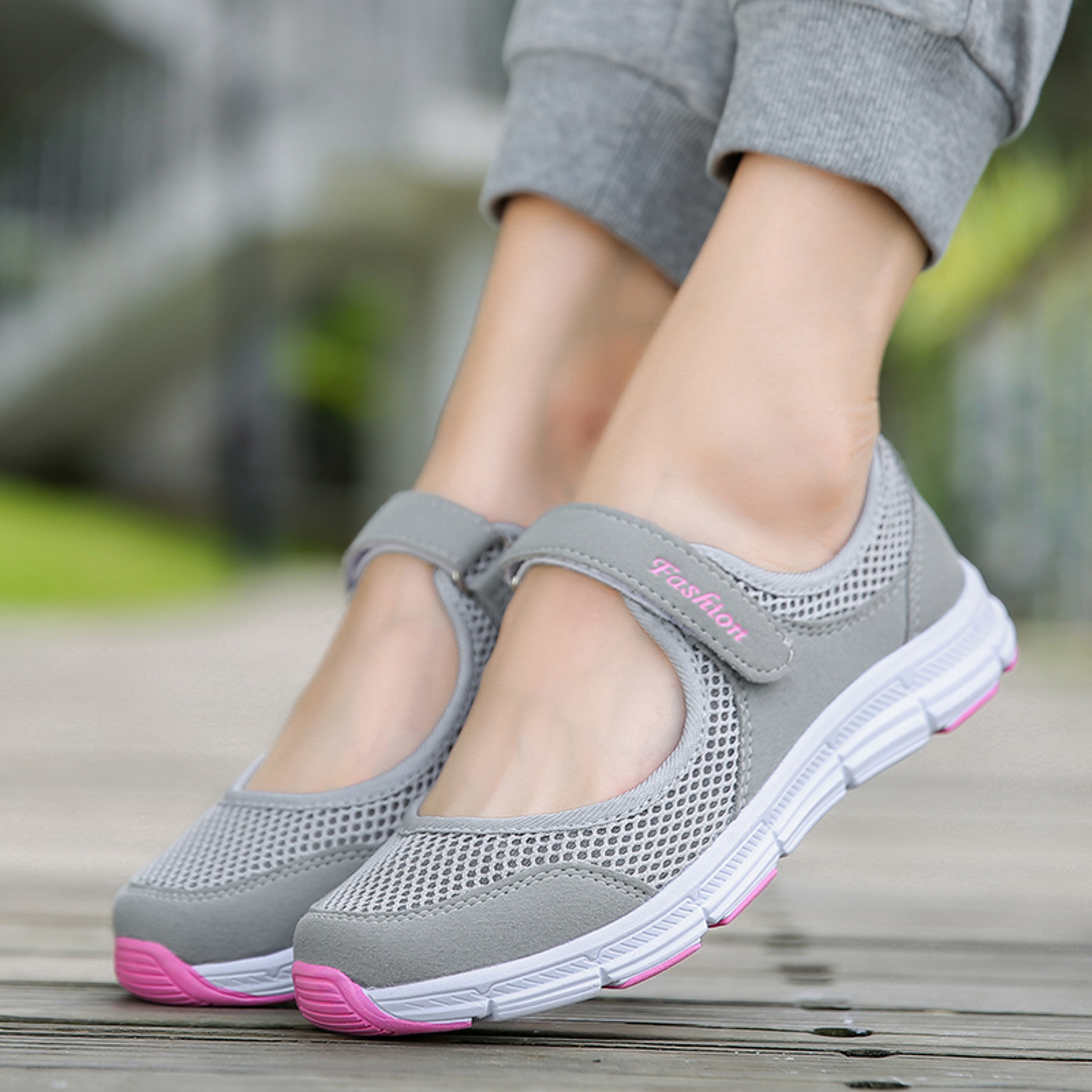 White Fashion Women Sneakers, Breathable Mesh Vulcanized Casual Walking Shoes for Work, Gym, Travel, Everyday Comfort – view 1