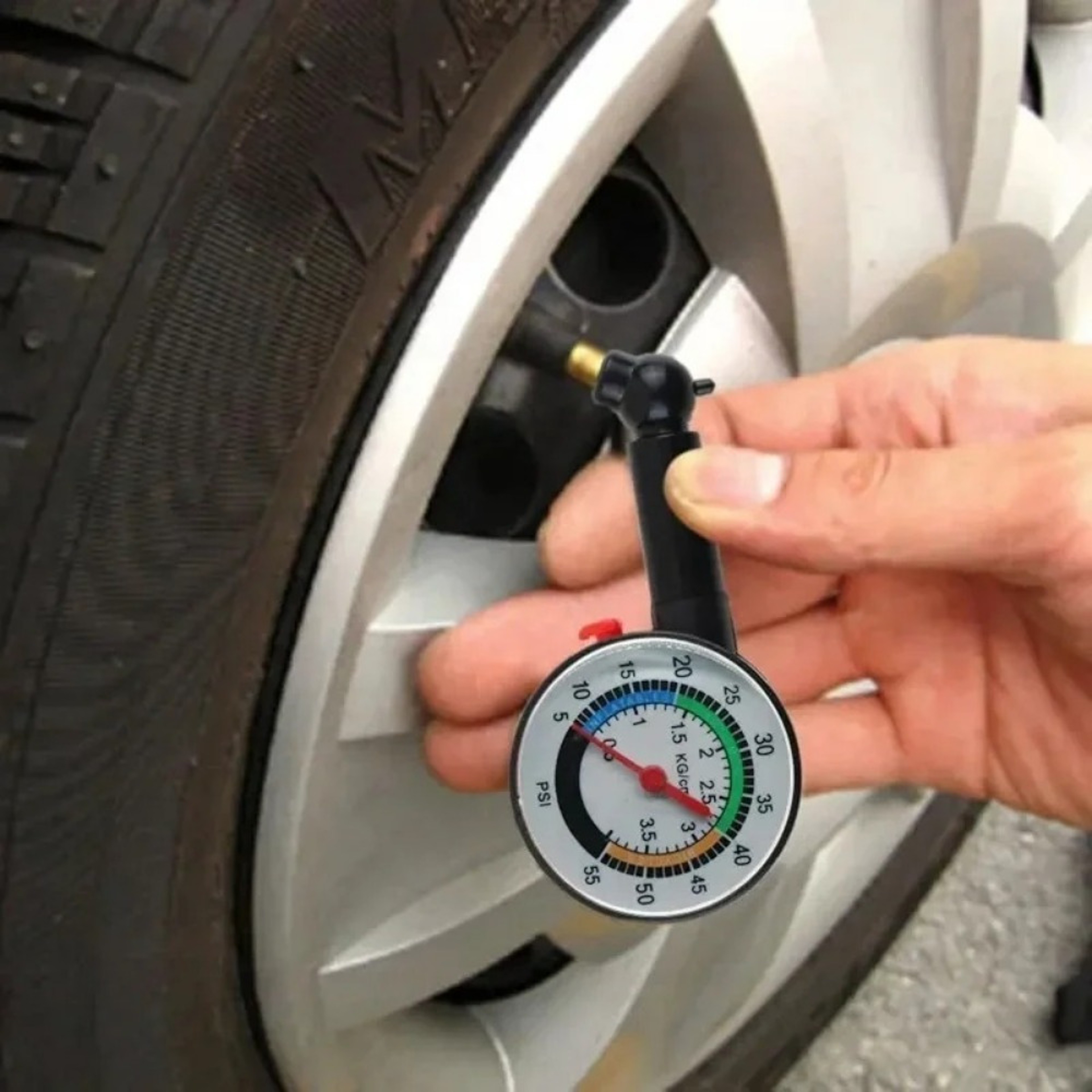 High Precision Tire Pressure Gauge with Angle Chuck – view 1