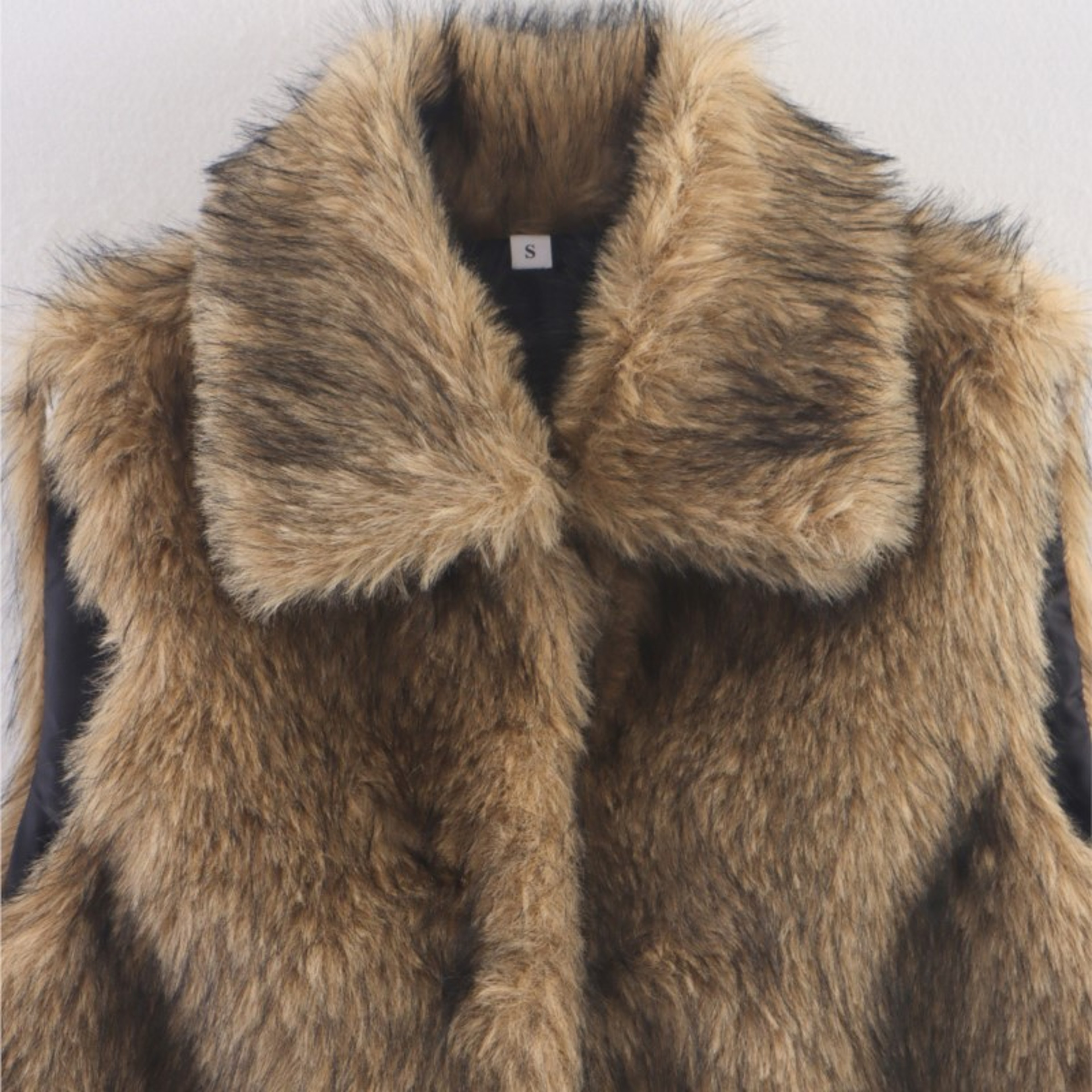 Women's Faux Fur Vest, Winter Street Style, Casual Outerwear Top for Cold Days – view 2