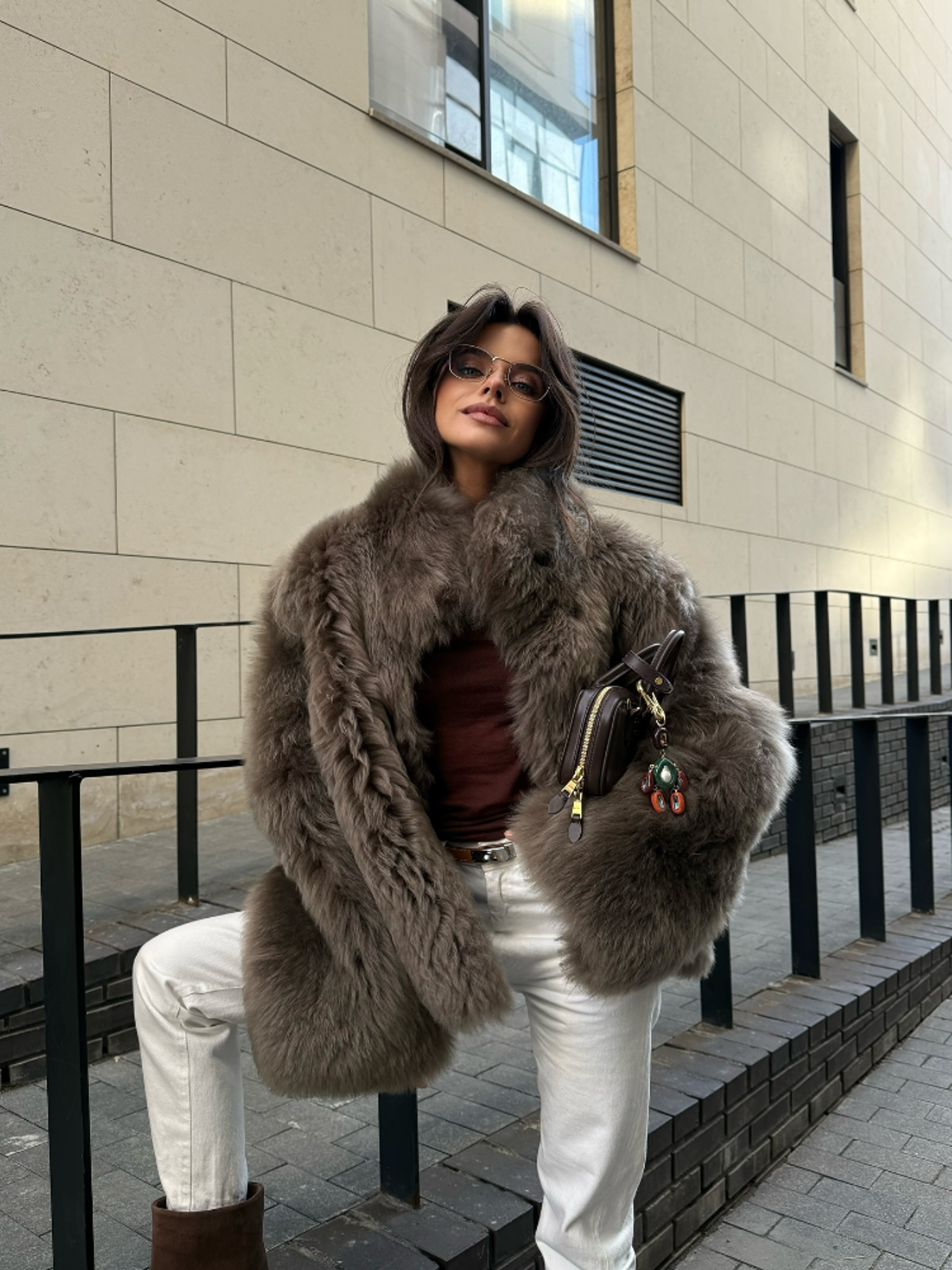 Chic Women's Furry Coat, Loose Fit with Stand Up Collar, Thick Warm Winter Outerwear, Solid Color Fashion – view 1