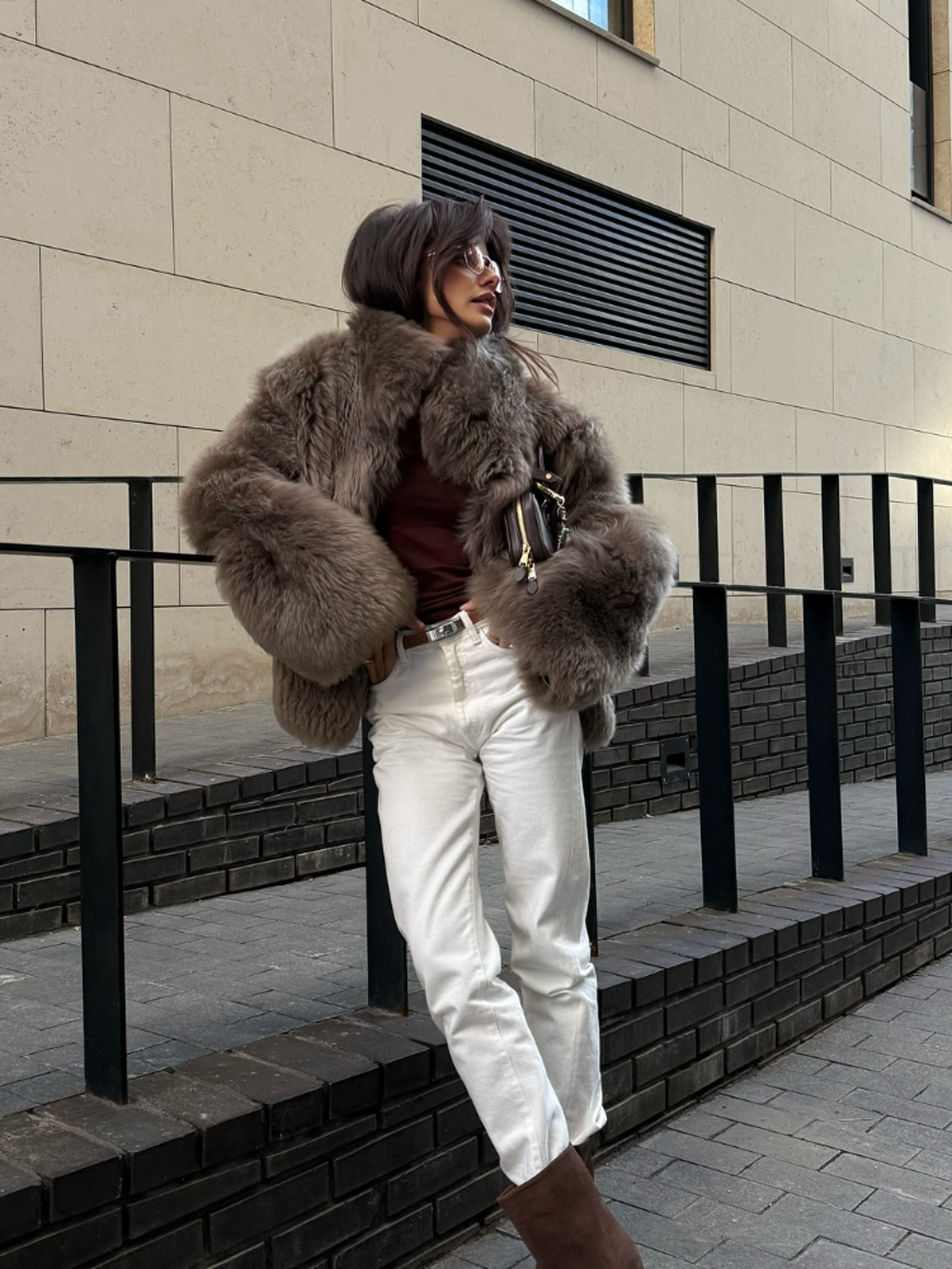 Chic Women's Furry Coat, Loose Fit with Stand Up Collar, Thick Warm Winter Outerwear, Solid Color Fashion – view 6
