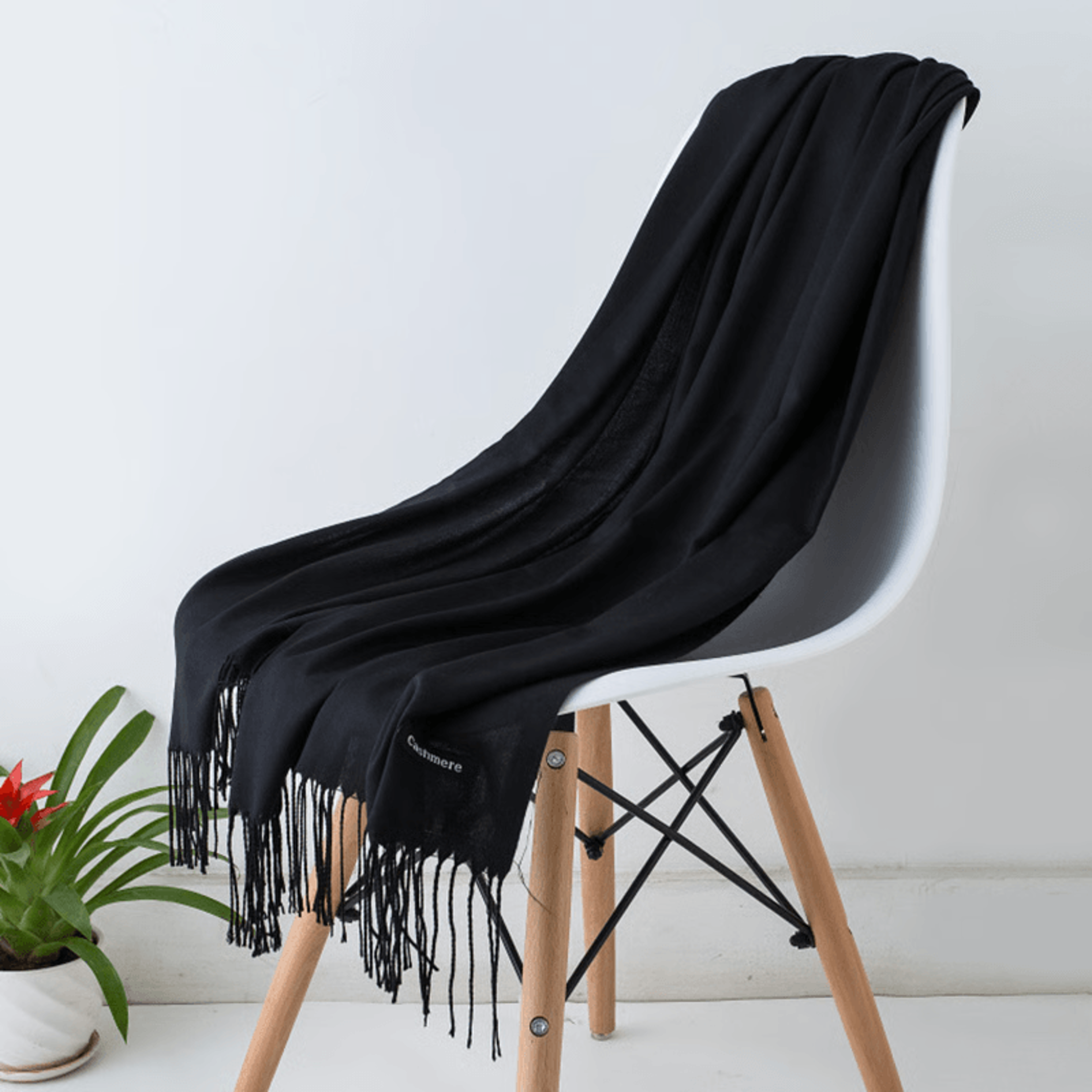 Warm neck scarf with tassel edges