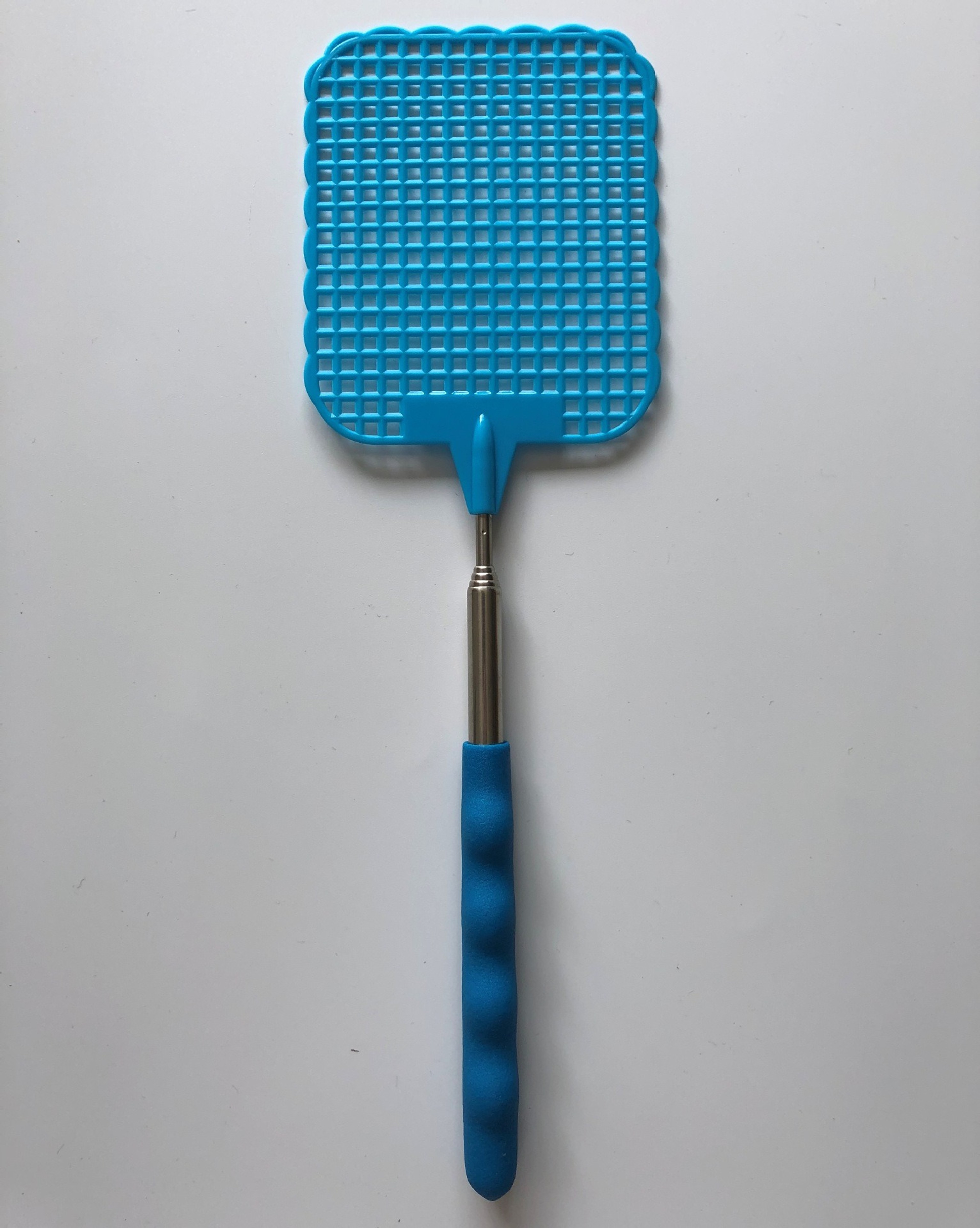 Adjustable Long Handle Fly Swatter For Easy Indoor Outdoor Pest Control 3