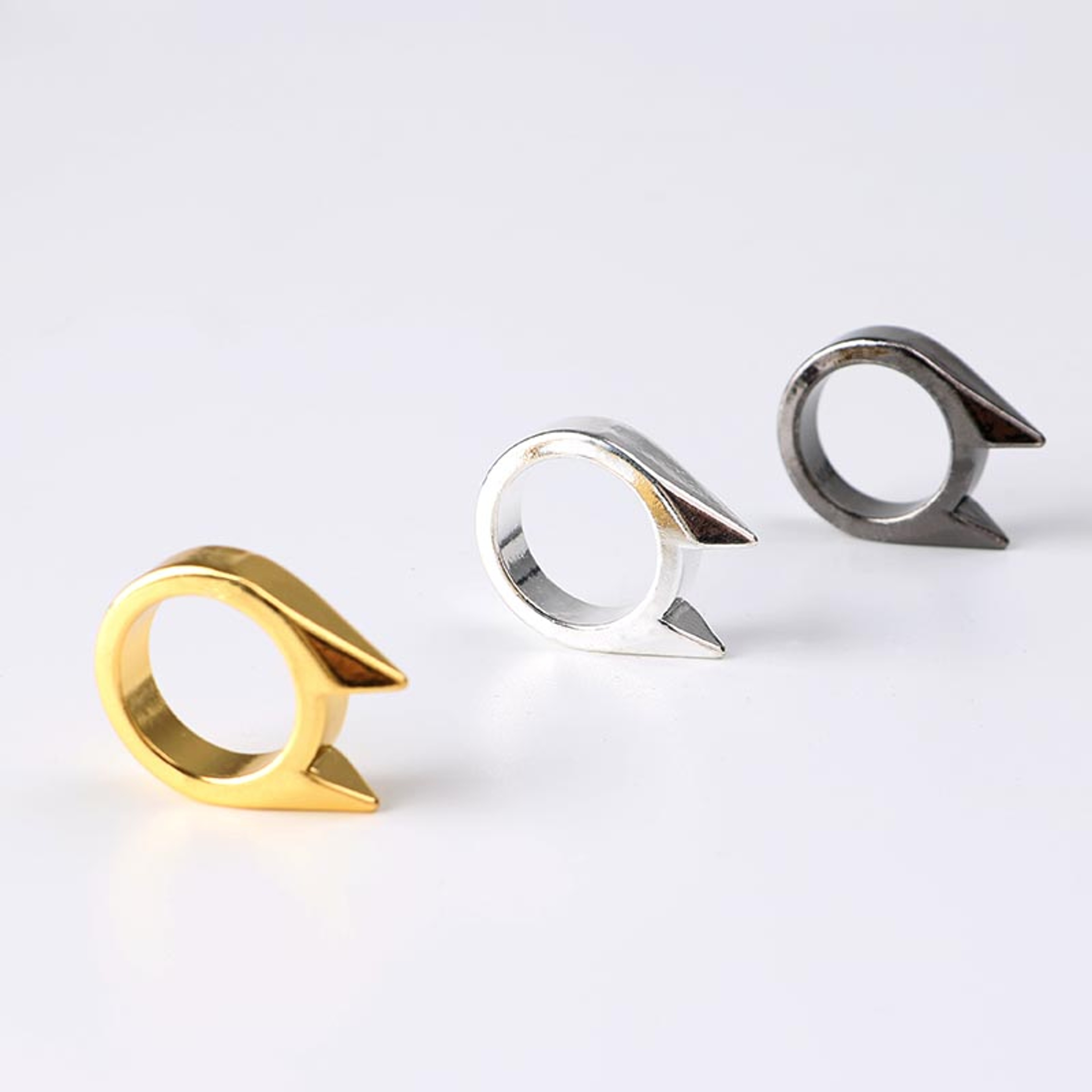 Self Defense Finger Ring Outdoor Survival Window Breaker Cats Ear Metal Defense Ring for Personal Safety – view 6