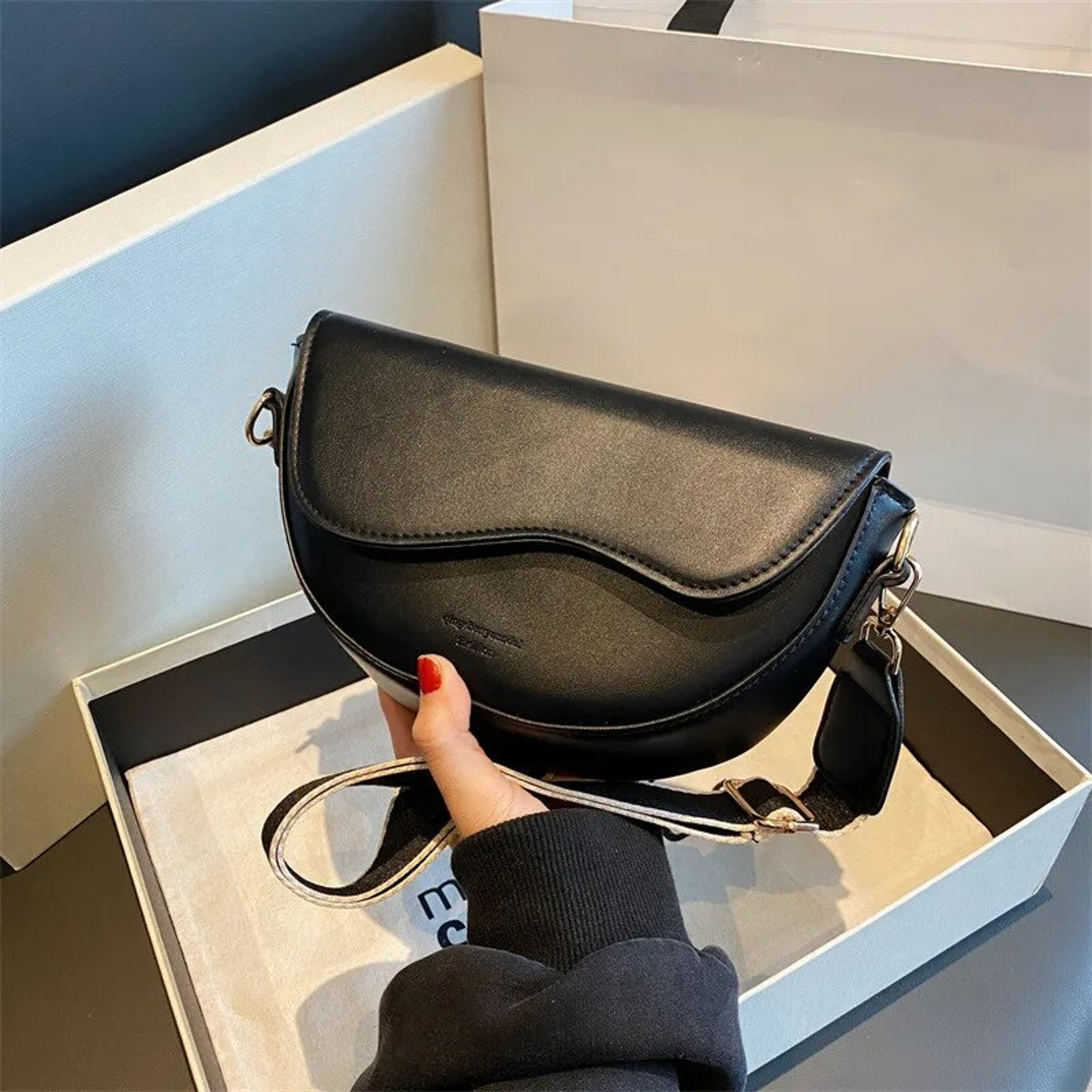 Vintage PU Leather Saddle Bag With Wide Strap Fashionable Crossbody Shoulder Bag 7