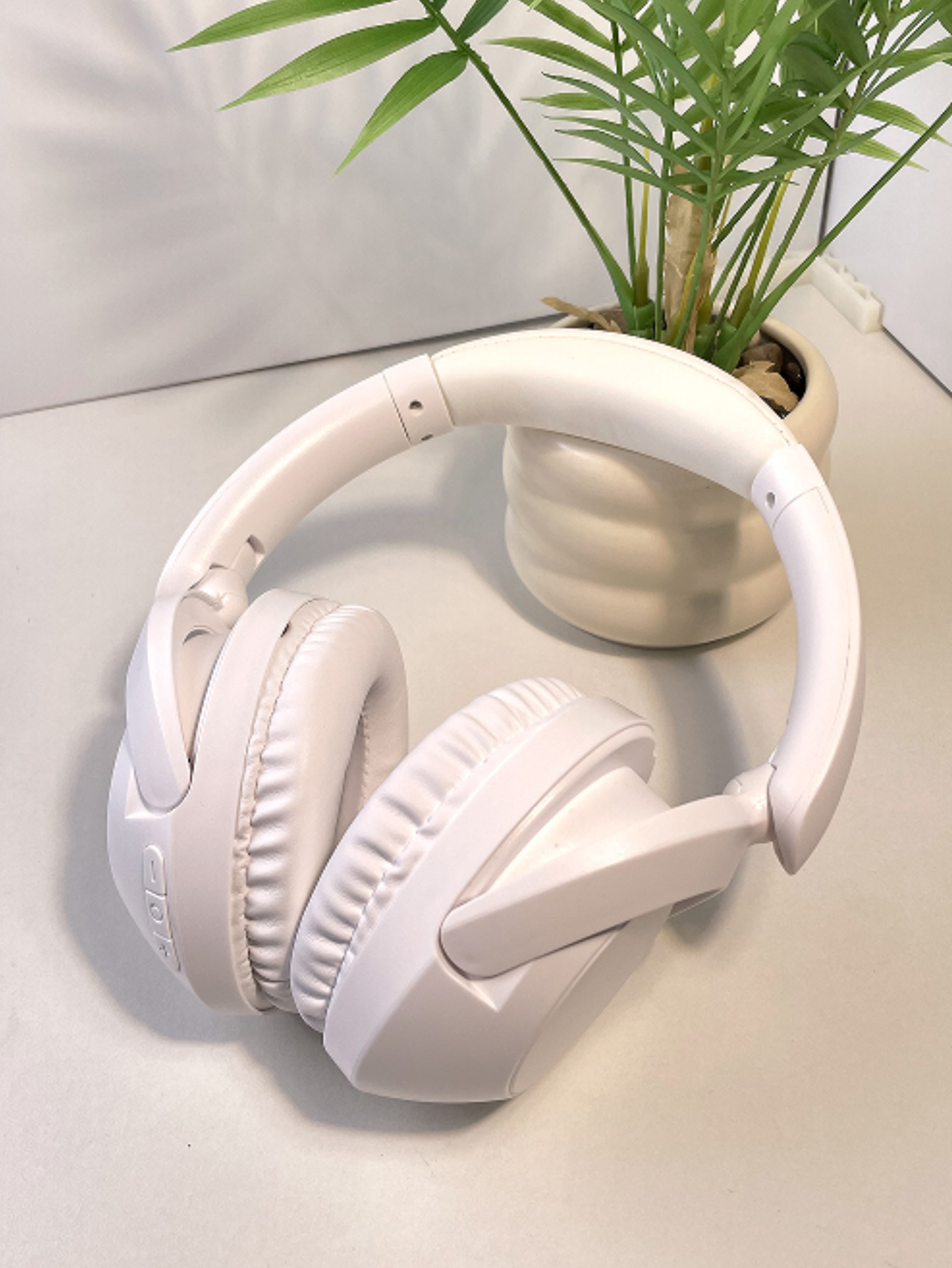 Foldable Wireless Bluetooth OverEar Headphones Low Latency Gaming  Sports Headset With Extended Bat 2