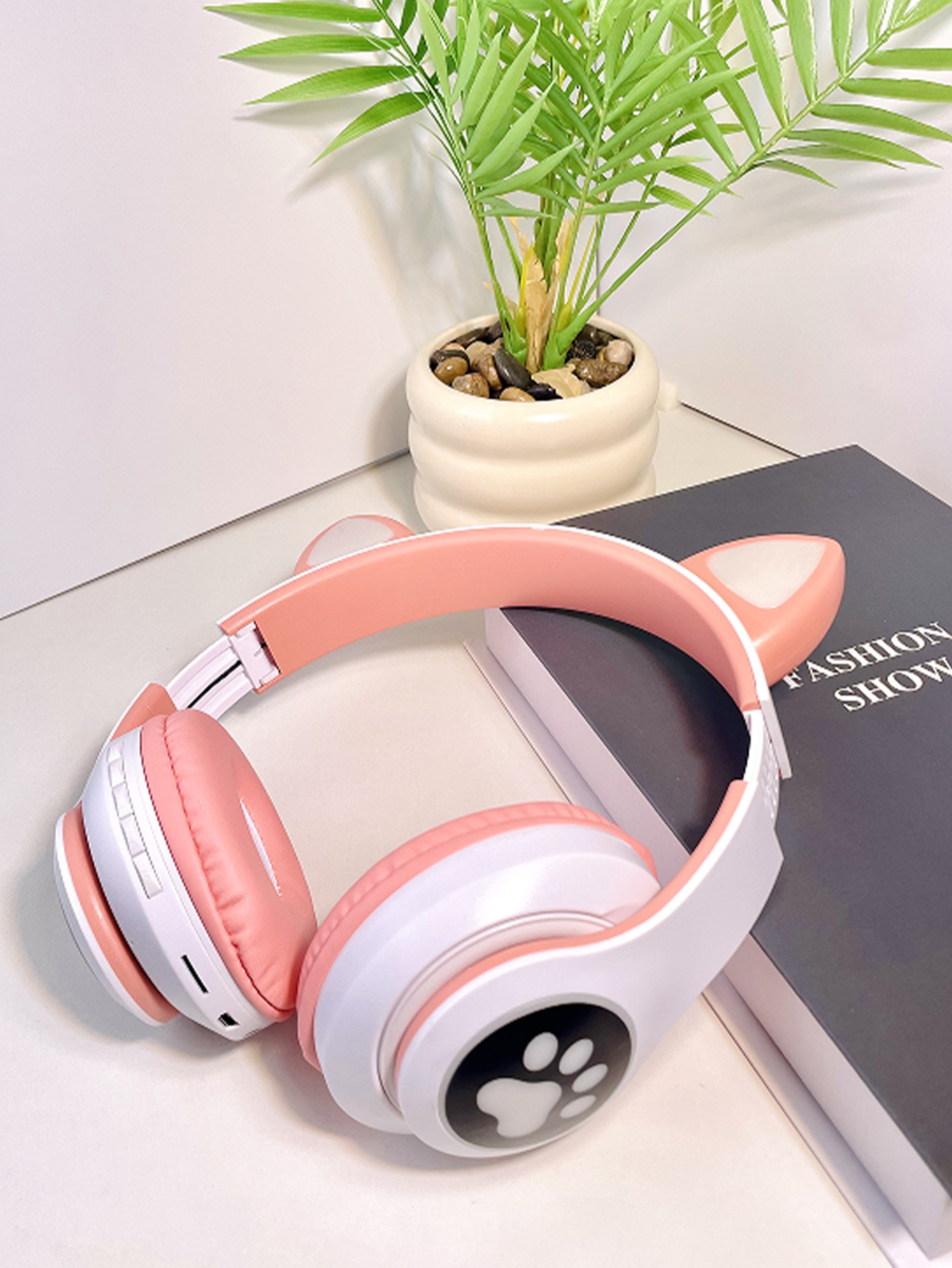 Cute Cat Ear Wireless Gaming Headset With Low Latency RGB Lights 5