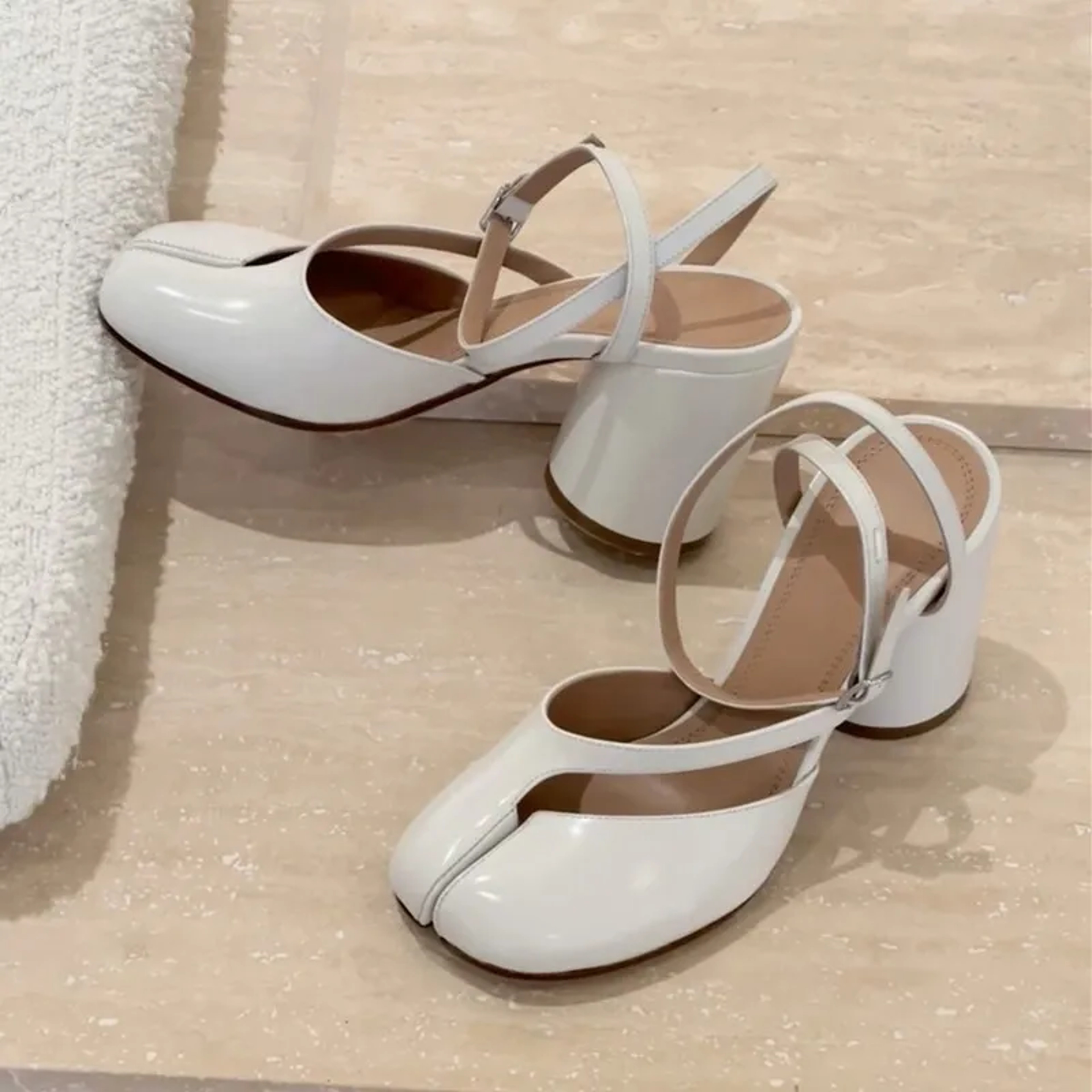 Elegant Designer Split Toe Patent Leather Chunk Heeled Sandals Womens Fashion Buckle Pumps  Mary Ja 5