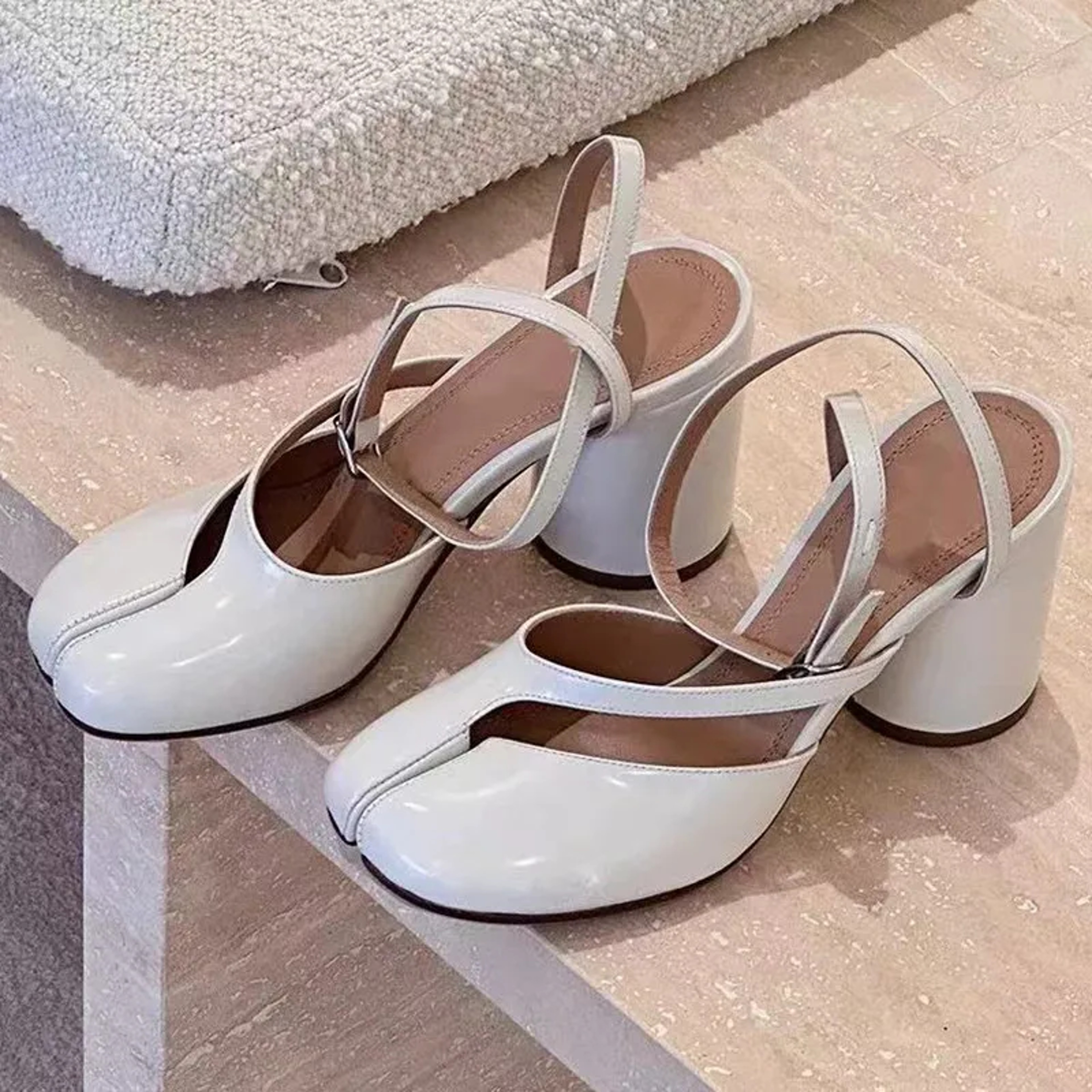 Elegant Designer Split Toe Patent Leather Chunk Heeled Sandals Womens Fashion Buckle Pumps  Mary Ja 7