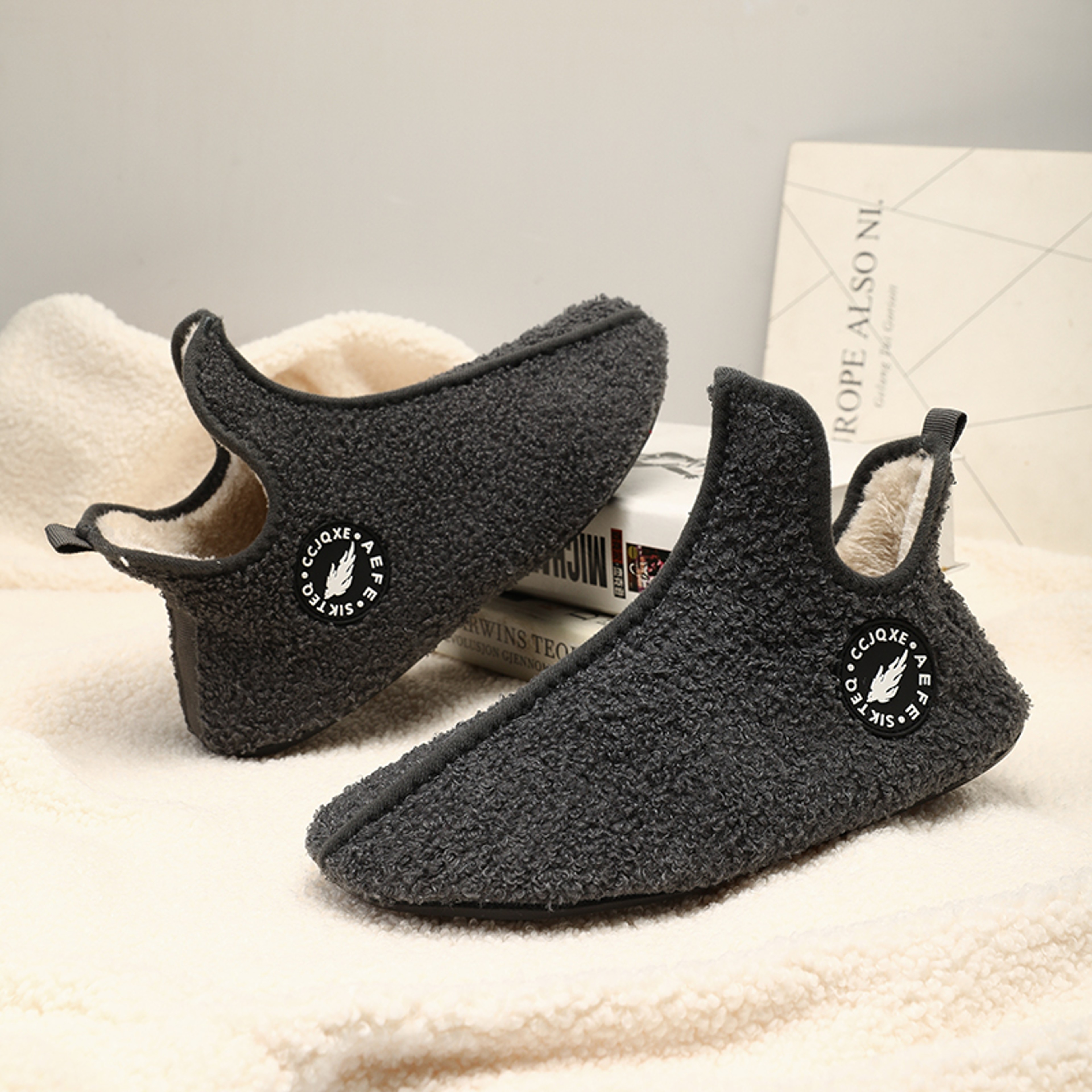 Fashion Women Plush Slipper Casual Slip On Shoes For Couples High Quality New Men Winter Slippers L