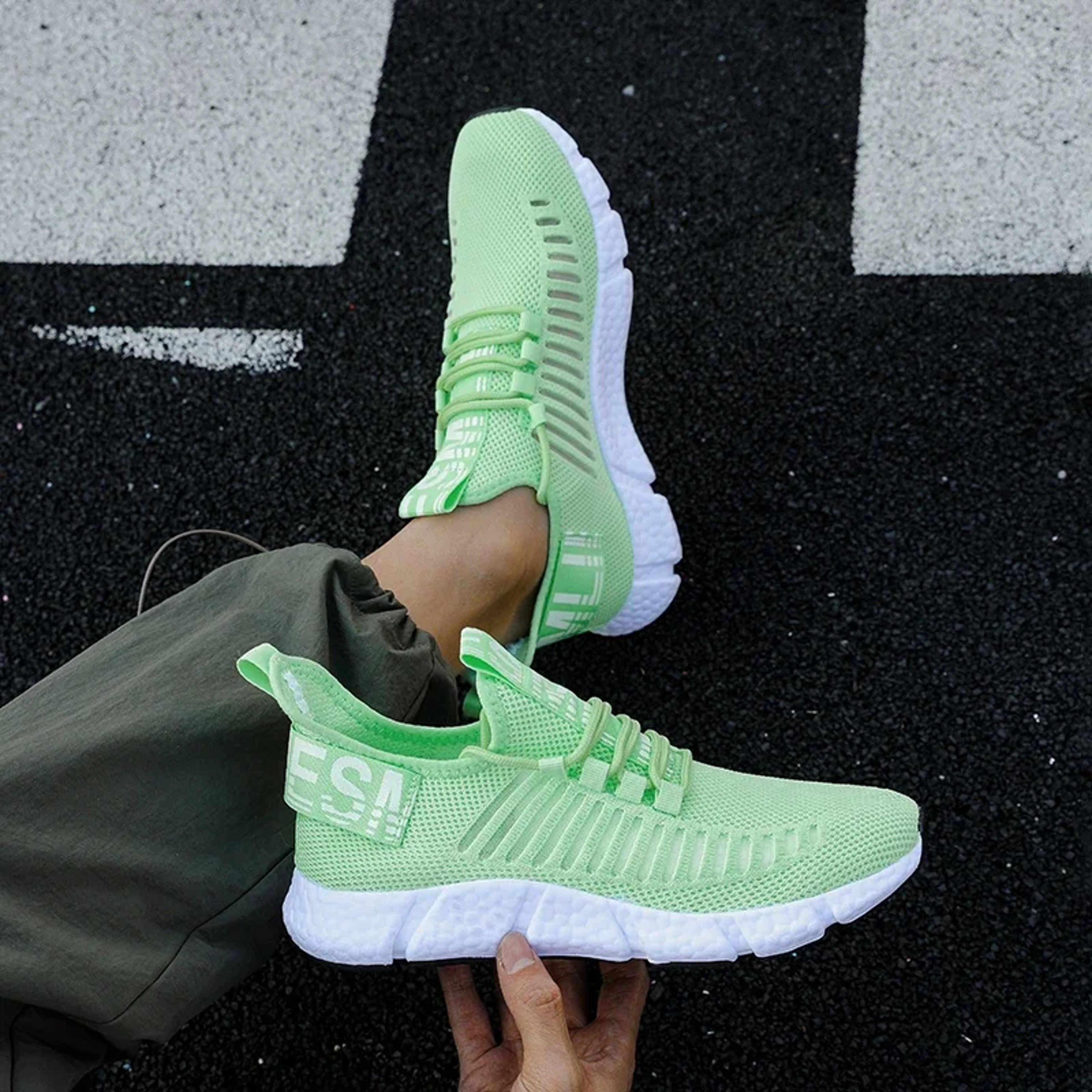 Lightweight Breathable Mesh Outdoor Casual Shoes Summer Men Sneakers Mens Shoes Fashionable Tennis  4