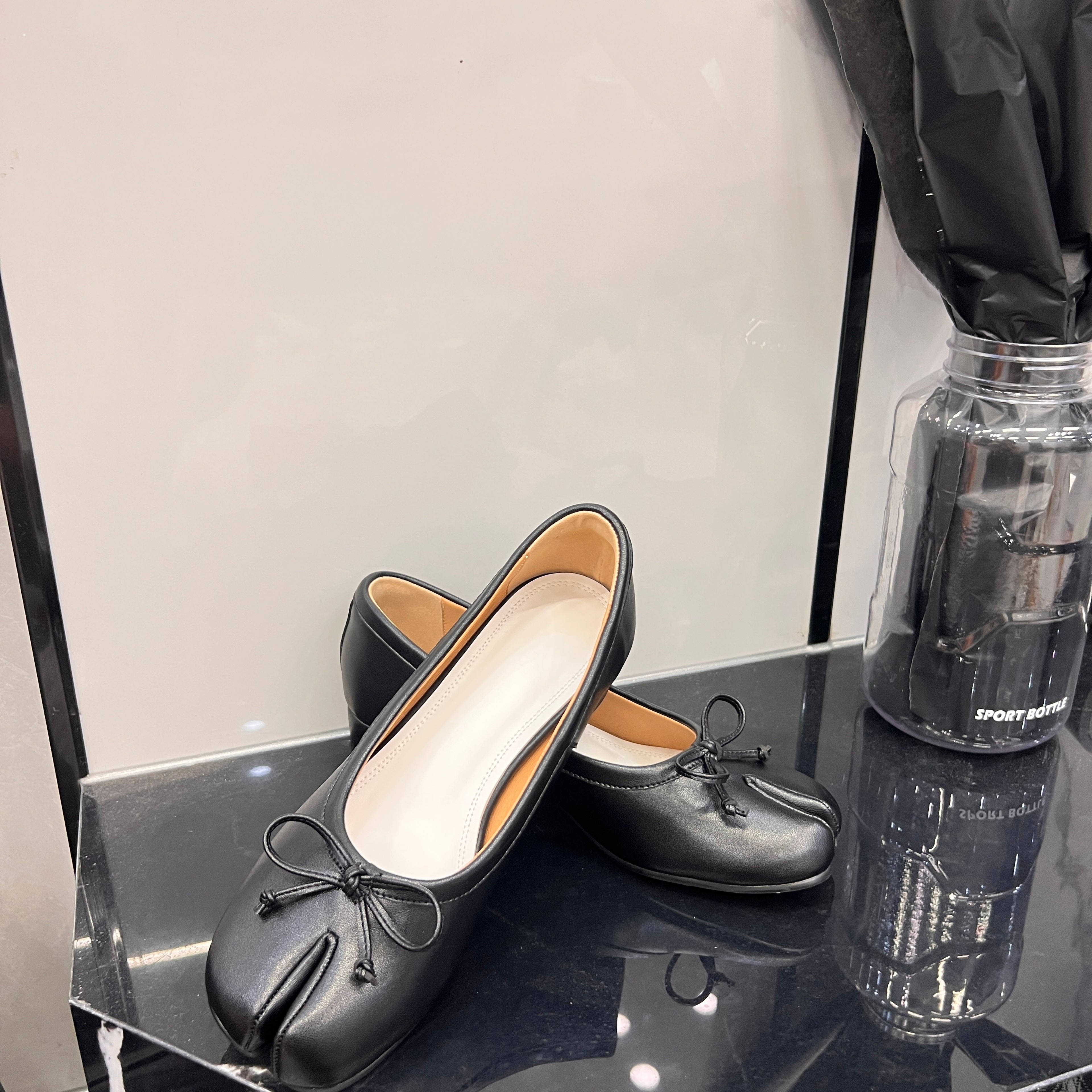 Women Spring Flats With Bow Tie Front Split Toe Soft Leather Slip On Ballet Tabi Shoes For Girls 0