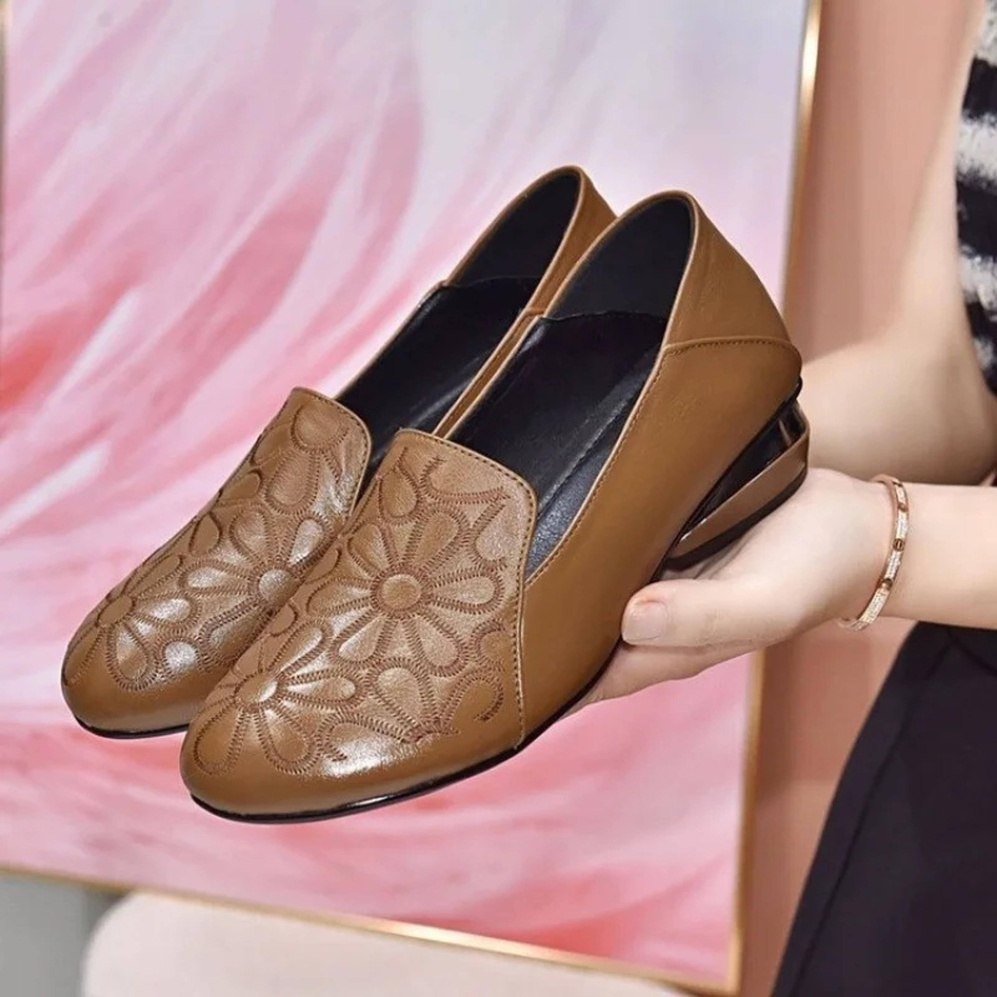 Womens Comfortable Embroidered Cowhide Low Heel Shoes Pure Leather Soft Leather New Style Spring Au 5