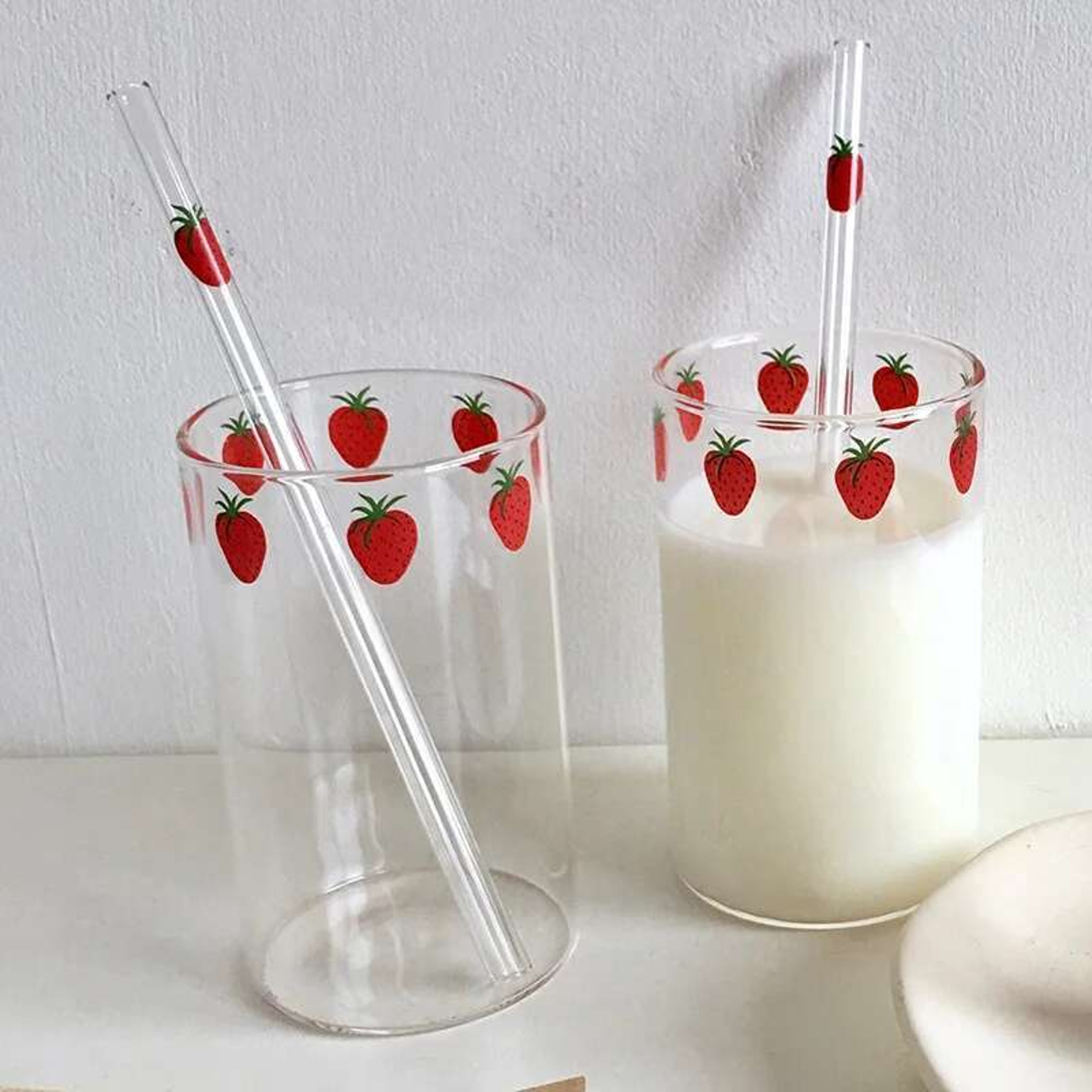 High Borosilicate Strawberry Glass Cup, Cute Nana Milk, Water Drinking Glass with Straw, Thickened – view 1