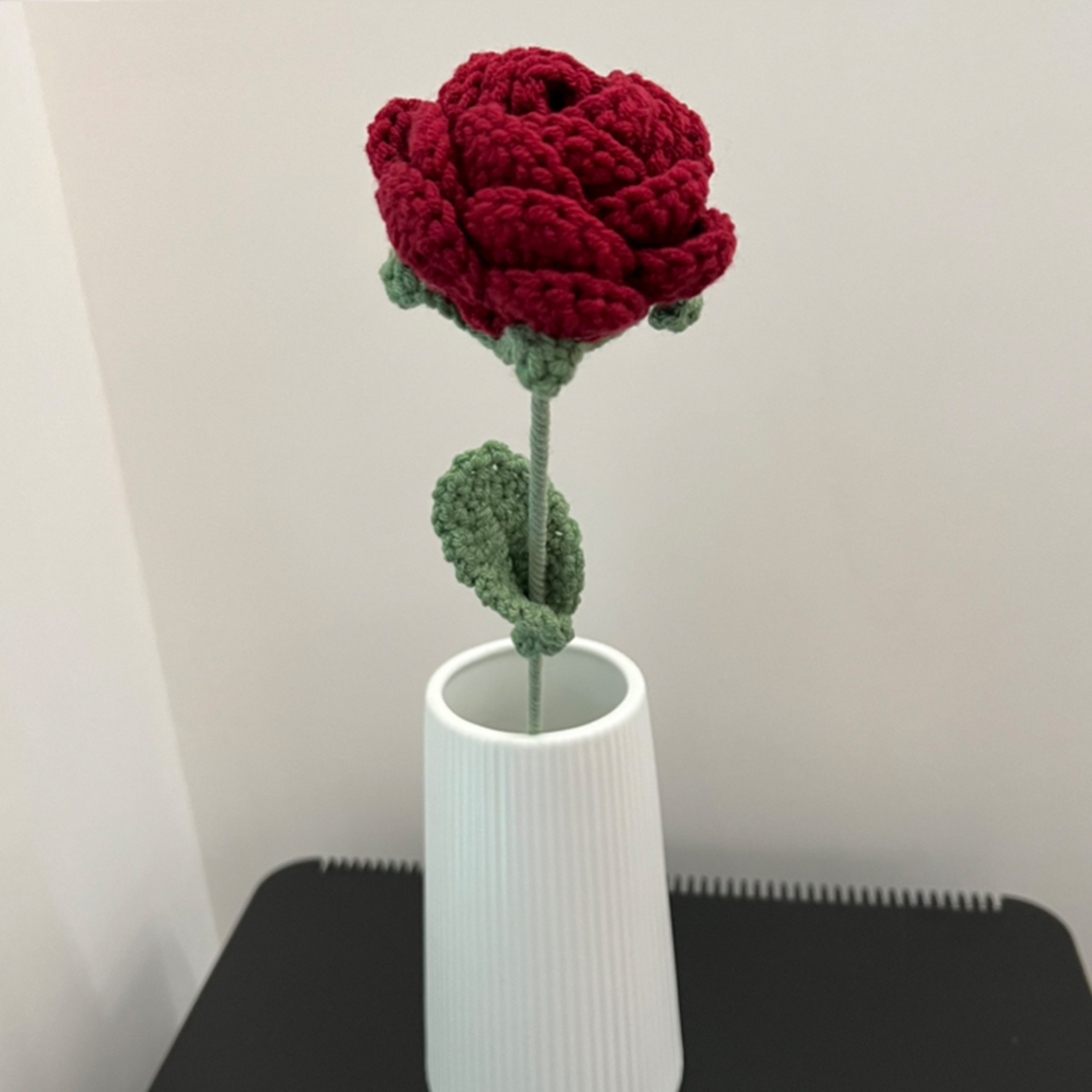Red Roses Artificial Flowers DIY HandKnitted Floral Bouquet Valentines Day Gifts Wool Crochet Fake  5
