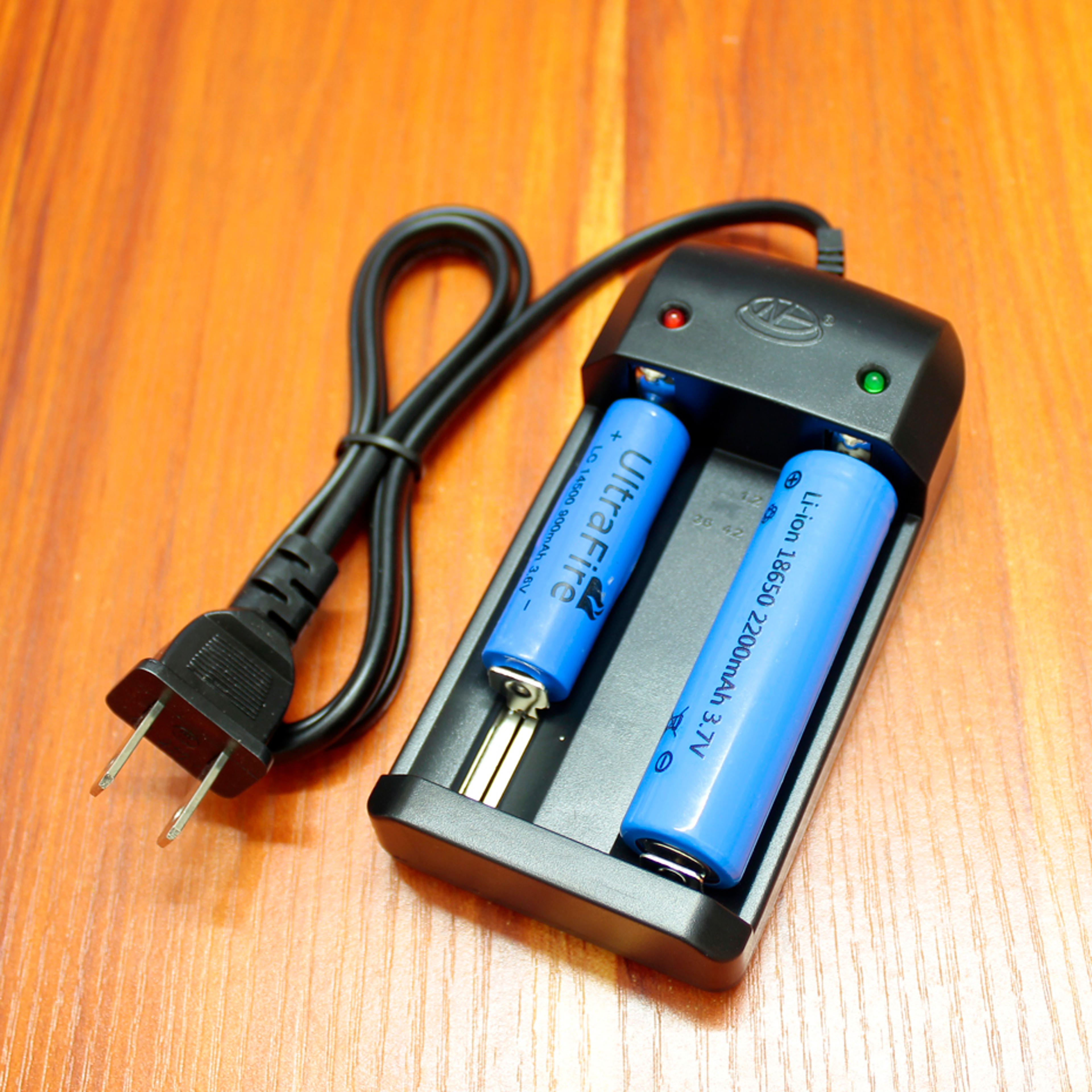 Lithium Battery Universal Charger, Dual Charging for Flashlight Batteries, – view 1
