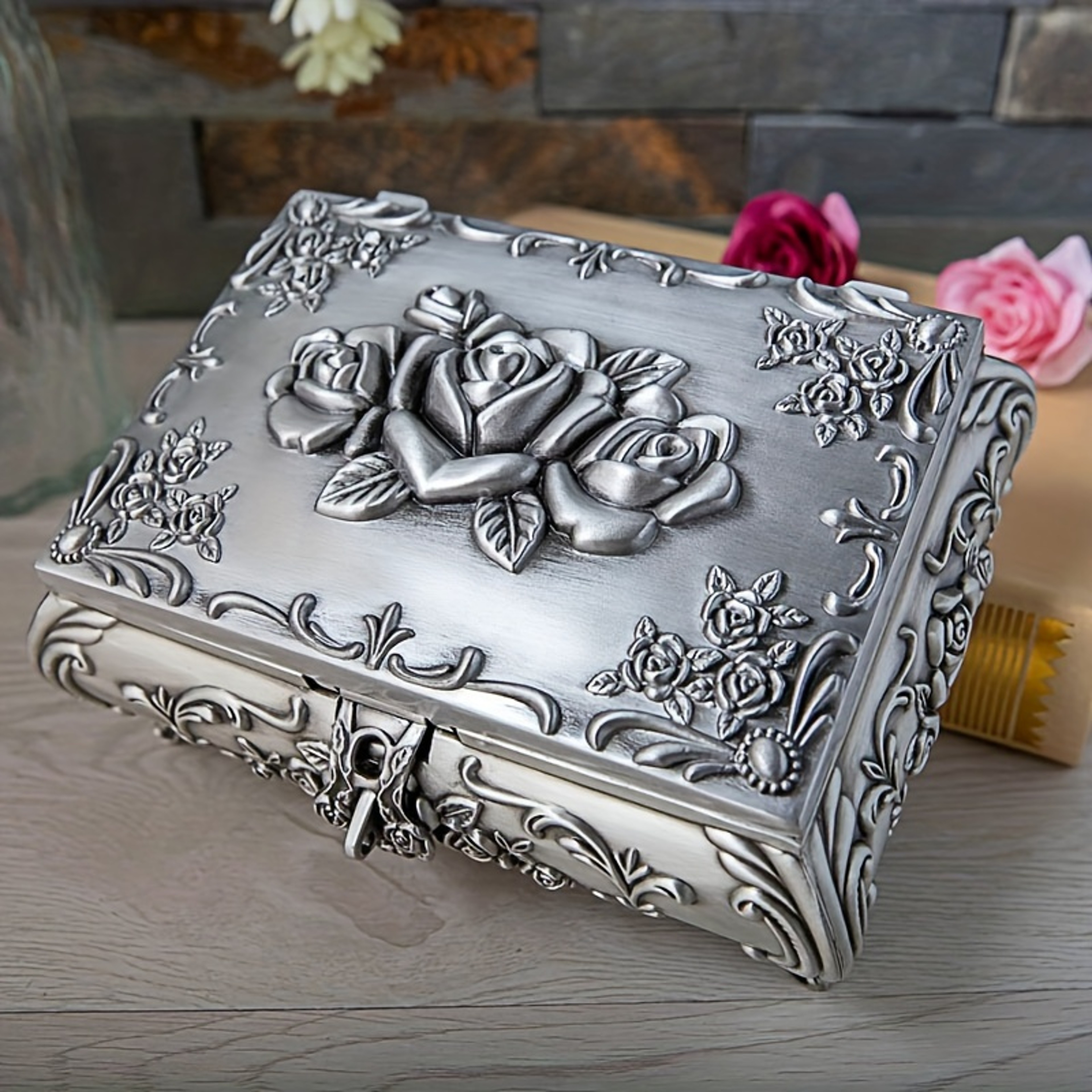 Creative Jewelry Storage Box, High-end Large Capacity Jewelry Box, Three-dimensional Lock Buckle Art Box – view 1